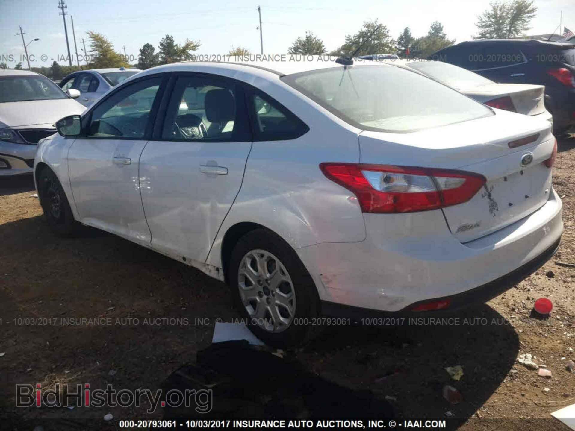 2012 Ford Focus - VIN: 1FAHP3F21CL125977 - Photo 3