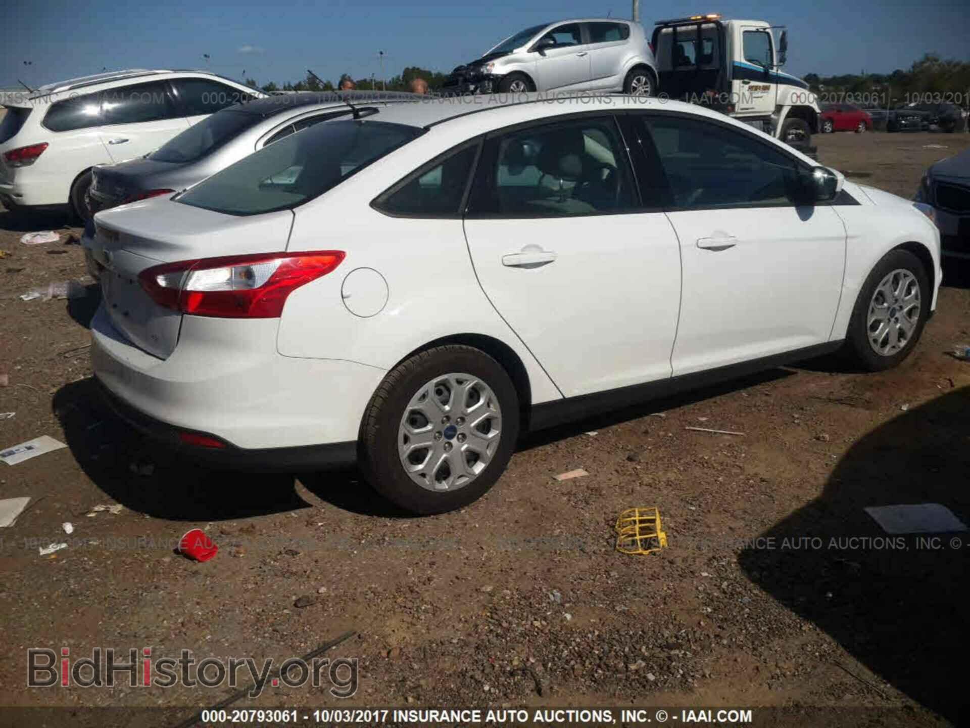 2012 Ford Focus - VIN: 1FAHP3F21CL125977 - Photo 4