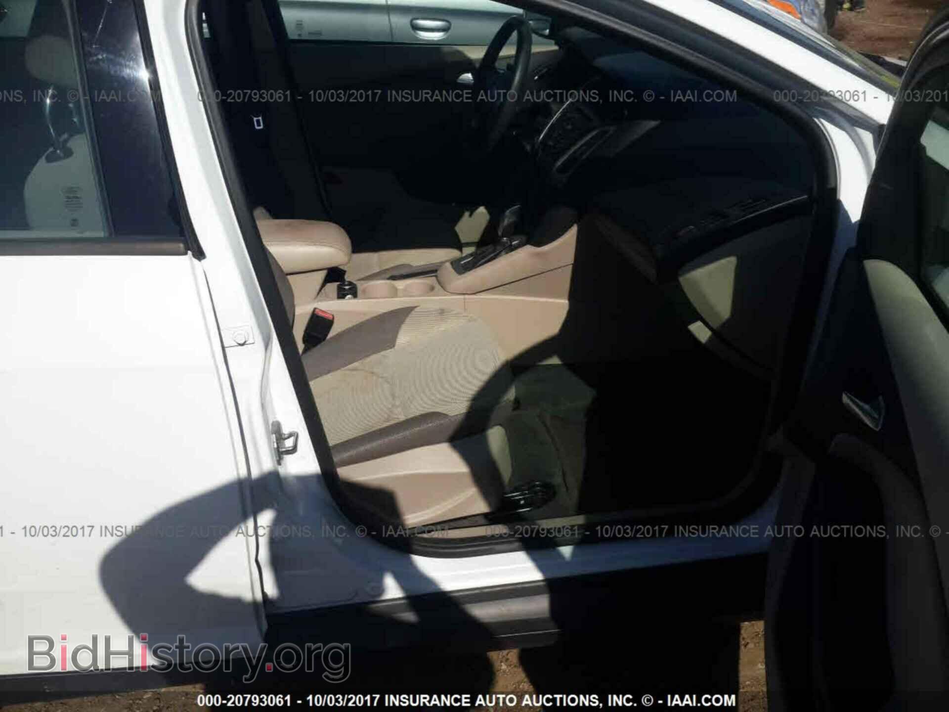2012 Ford Focus - VIN: 1FAHP3F21CL125977 - Photo 5