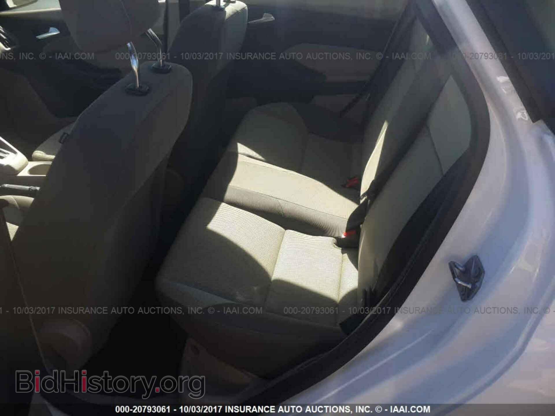 2012 Ford Focus - VIN: 1FAHP3F21CL125977 - Photo 8