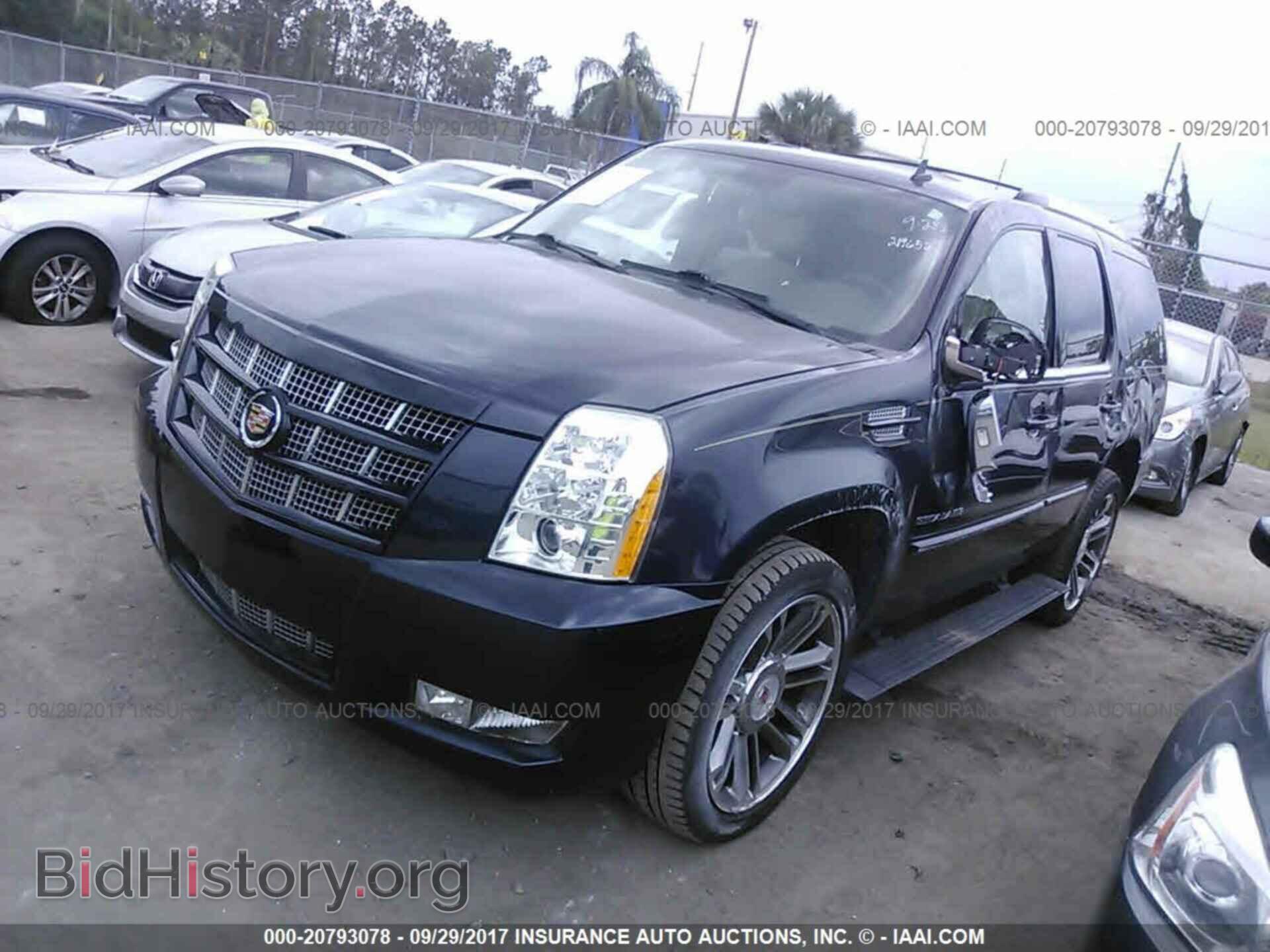 2013 Cadillac Escalade - VIN: 1GYS3CEF4DR219652 - Photo 2