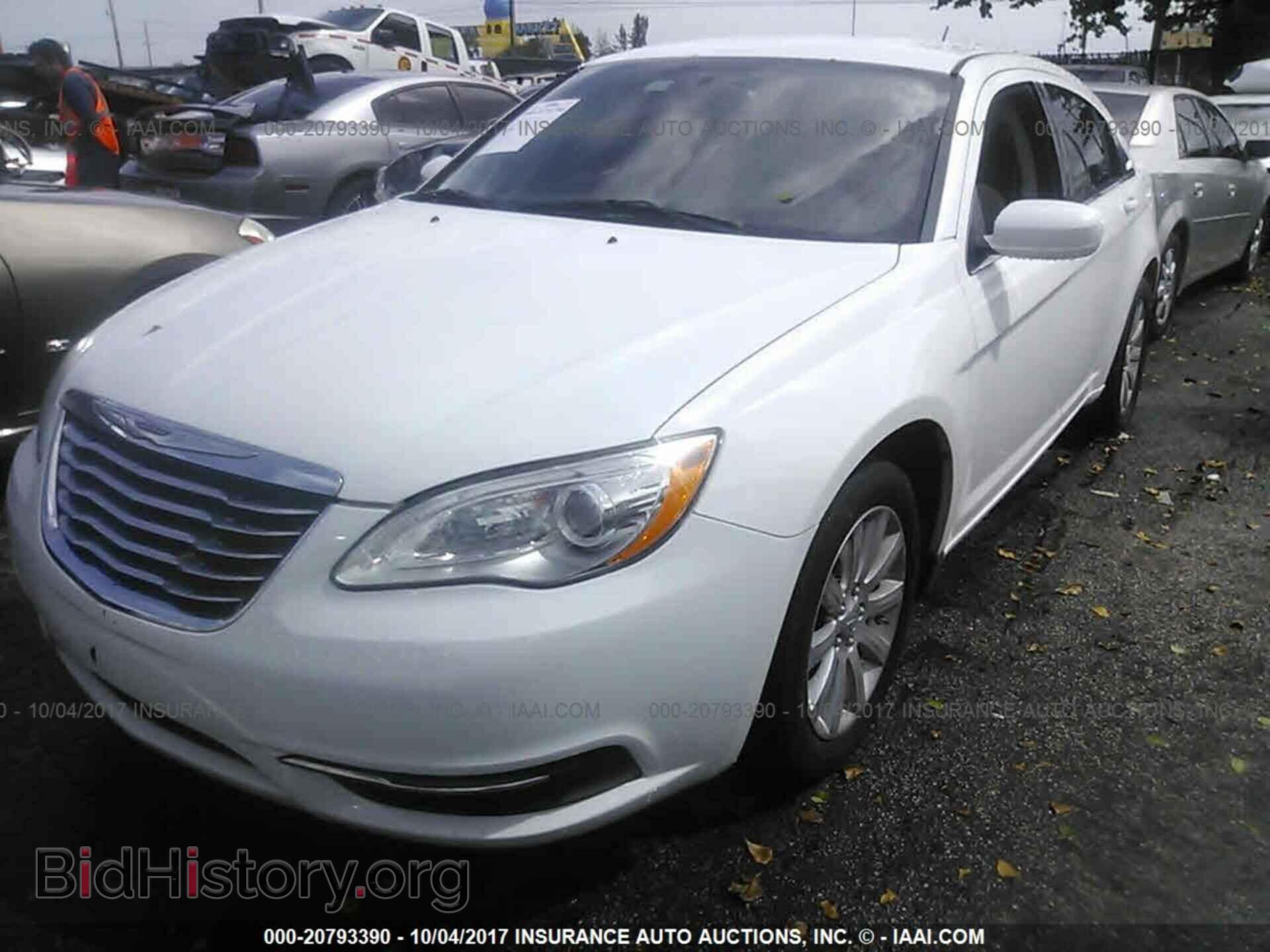2013 Chrysler 200 - VIN: 1C3CCBBBXDN674023 - Photo 2