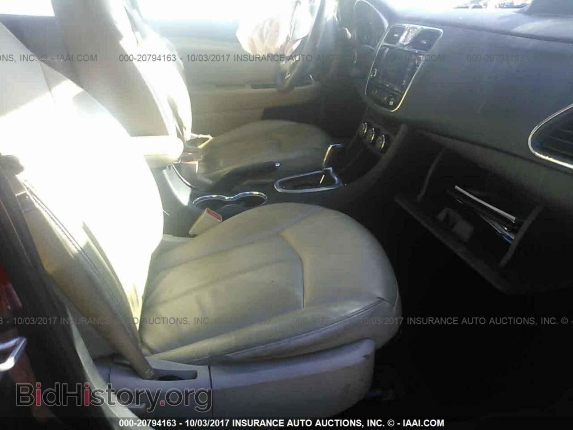 2011 Chrysler 200 - VIN: 1C3BC2FG1BN594205 - Photo 5