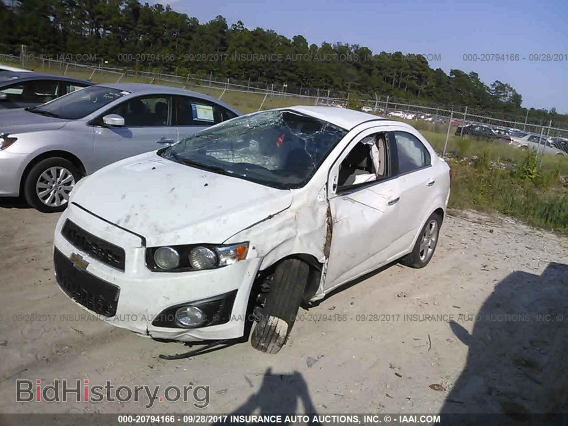 2015 Chevrolet Sonic - VIN: 1G1JE5SB8F4186740 - Фото 2