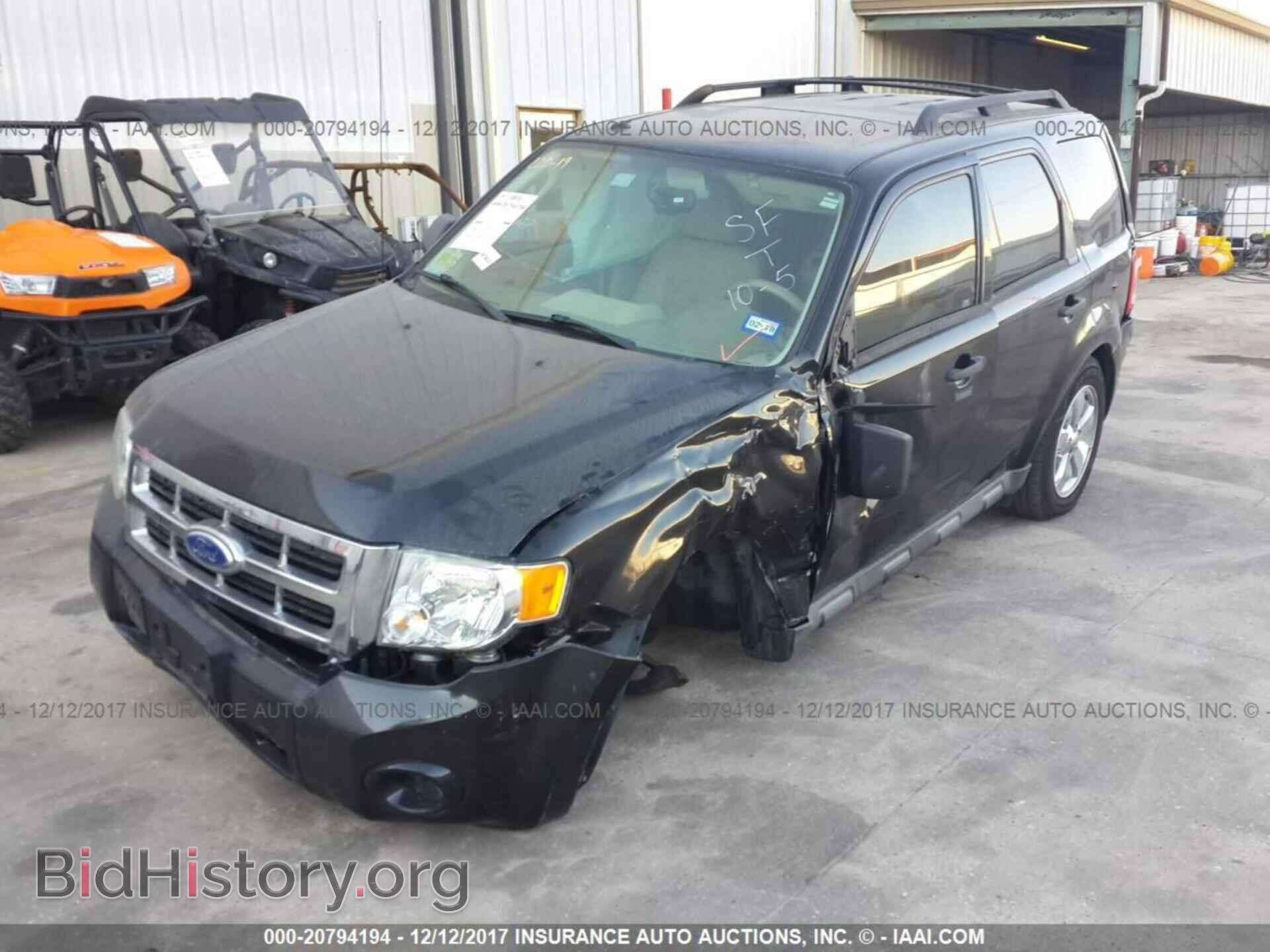 2011 Ford Escape - VIN: 1FMCU0DG1BKC23031 - Photo 2