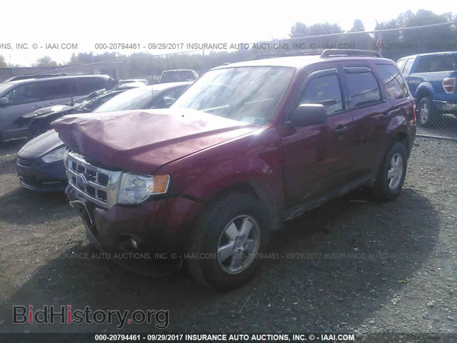 2011 Ford Escape - VIN: 1FMCU9DG0BKB69337 - Photo 2