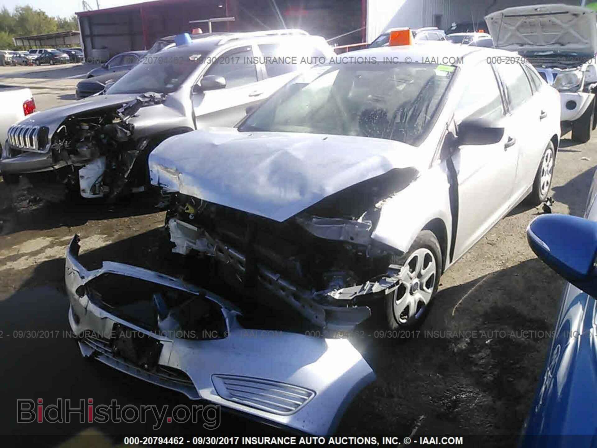 2016 Ford Focus - VIN: 1FADP3E22GL310092 - Фото 2