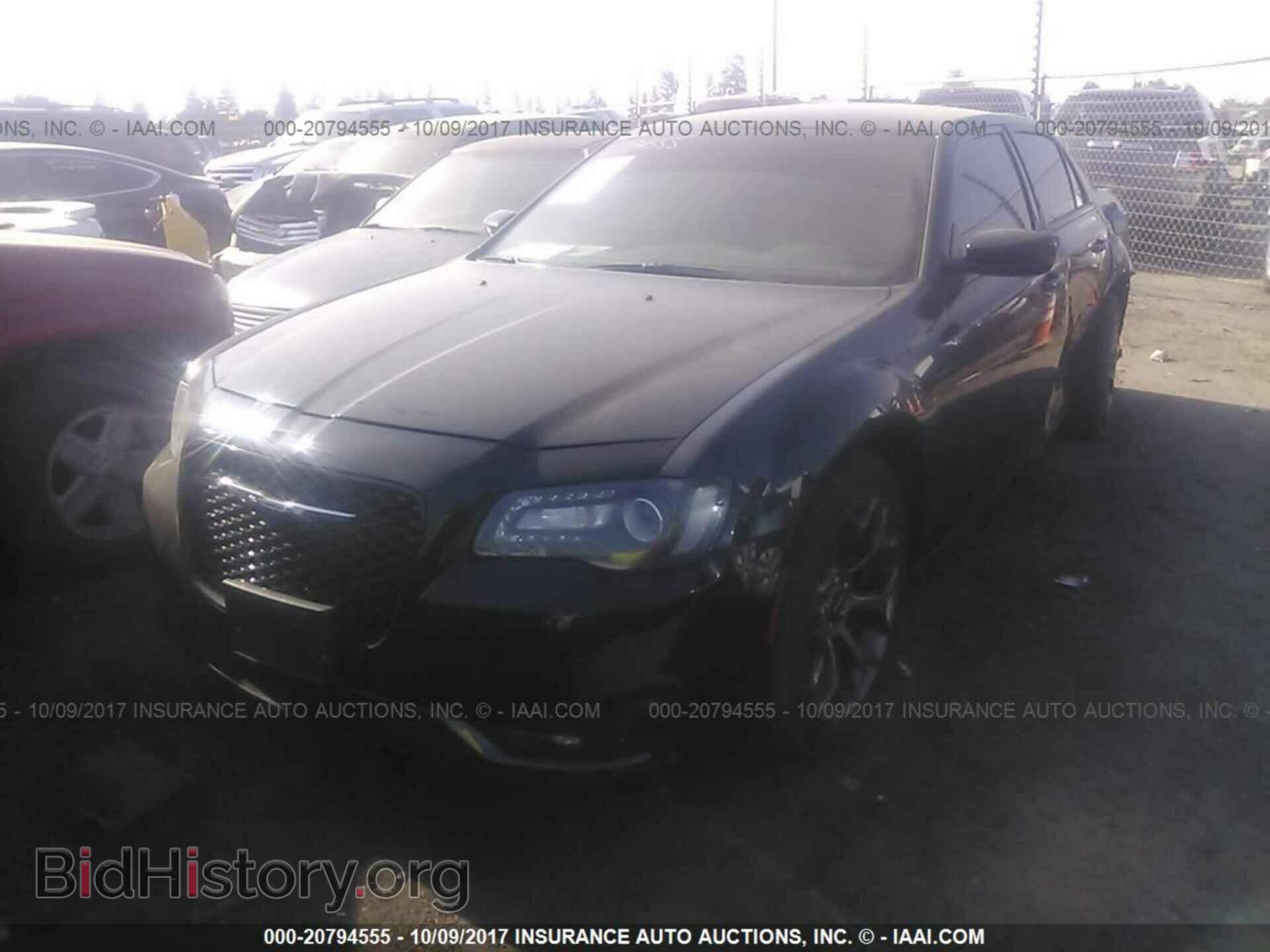 2016 Chrysler 300 - VIN: 2C3CCABG6GH224047 - Фото 2