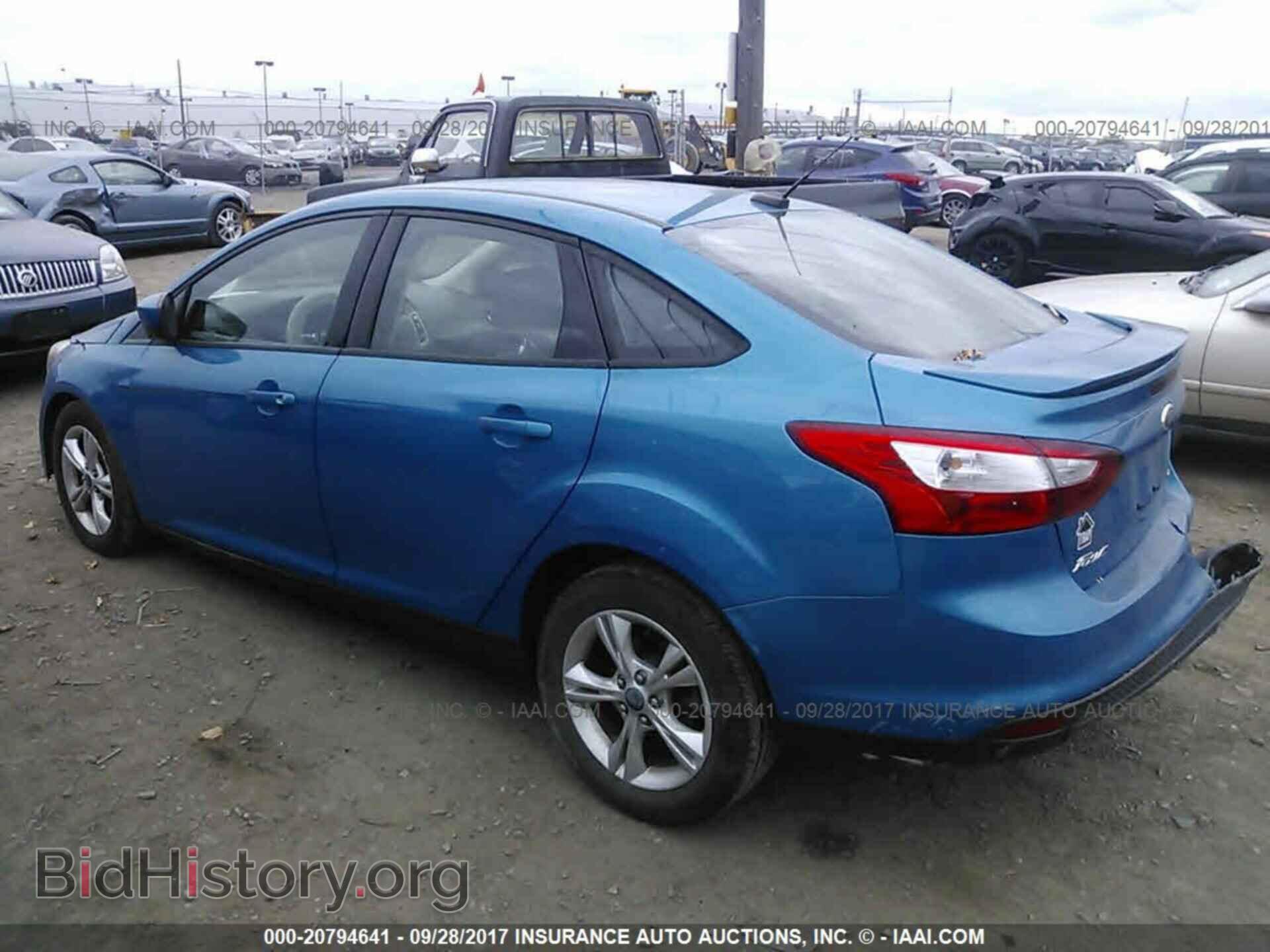 2012 Ford Focus - VIN: 1FAHP3F27CL306033 - Photo 3