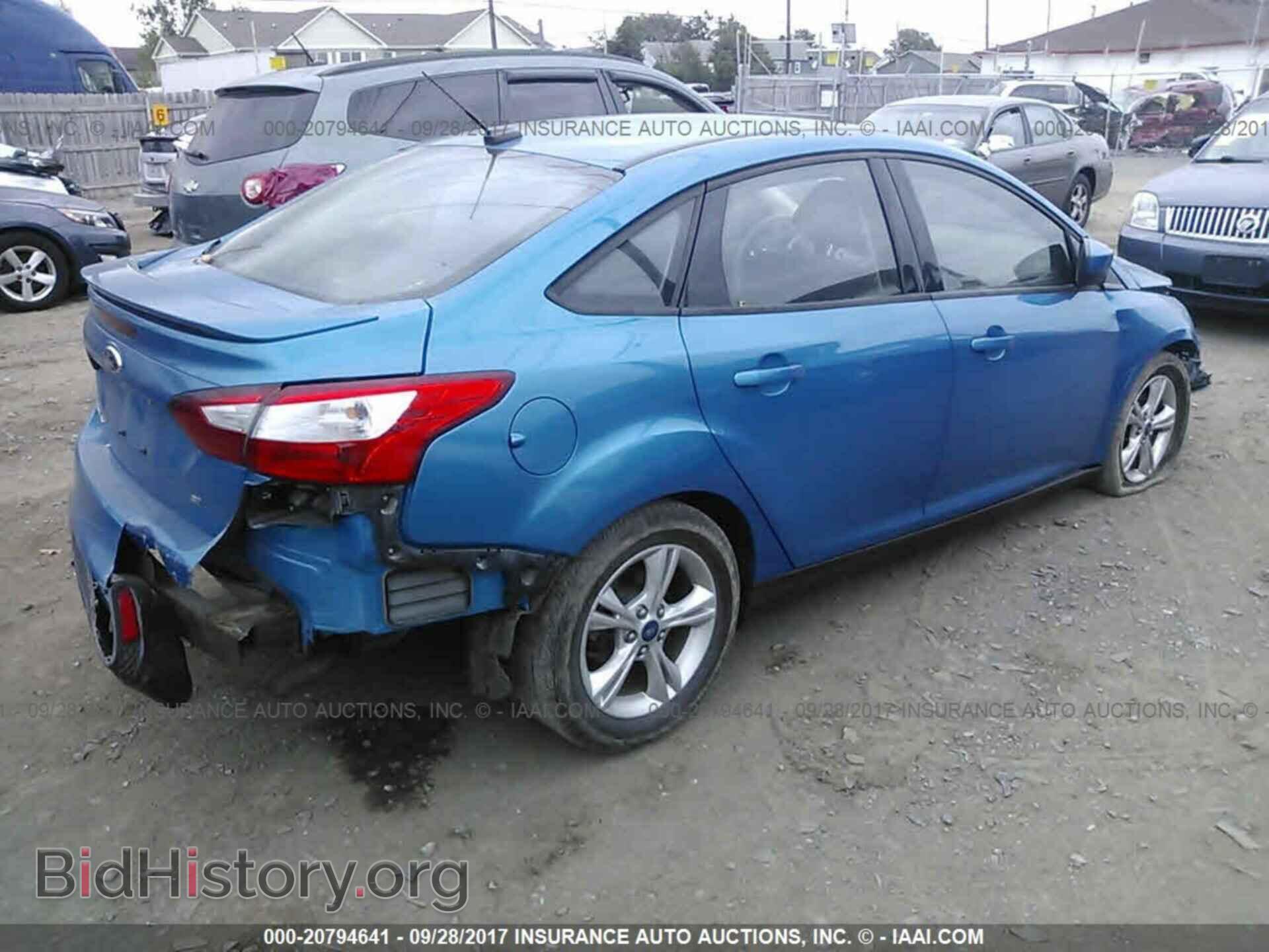 2012 Ford Focus - VIN: 1FAHP3F27CL306033 - Photo 4