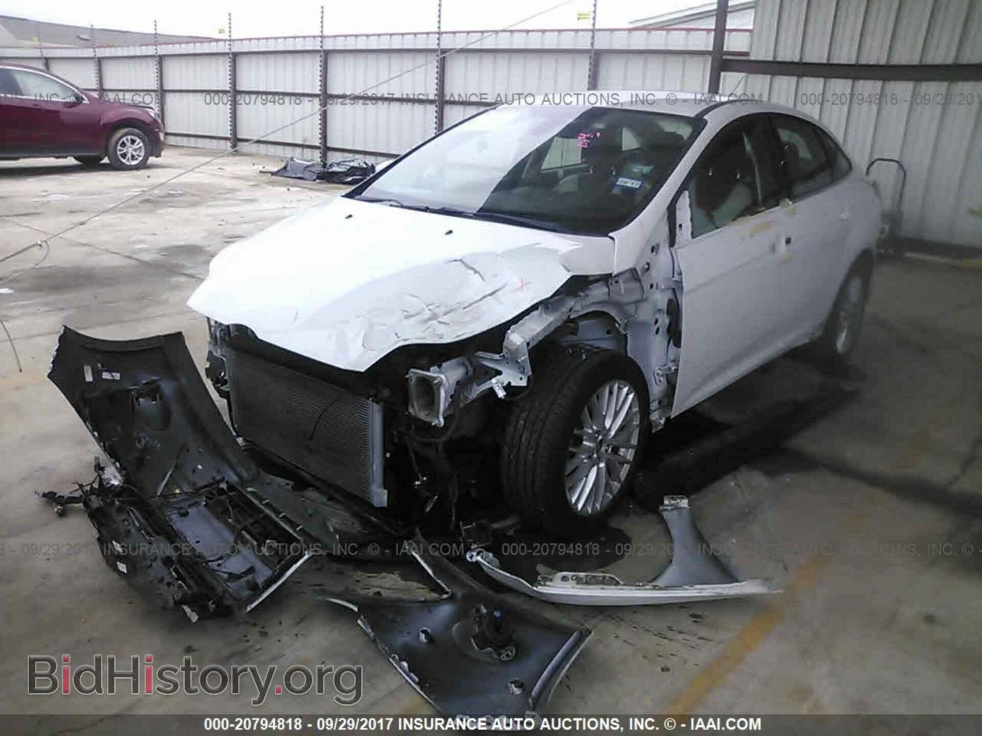 2012 Ford Focus - VIN: 1FAHP3H28CL155376 - Photo 2