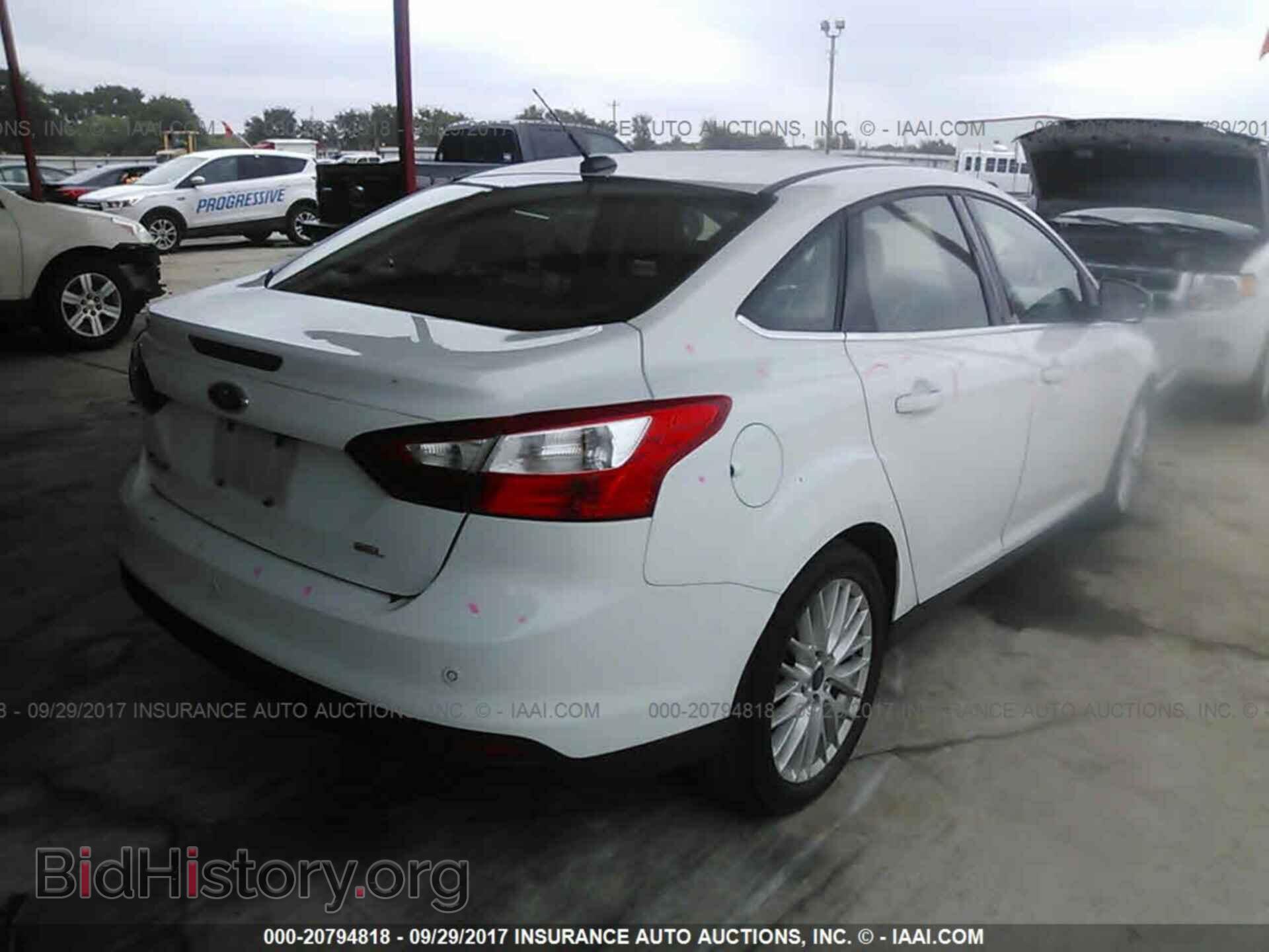 2012 Ford Focus - VIN: 1FAHP3H28CL155376 - Photo 4
