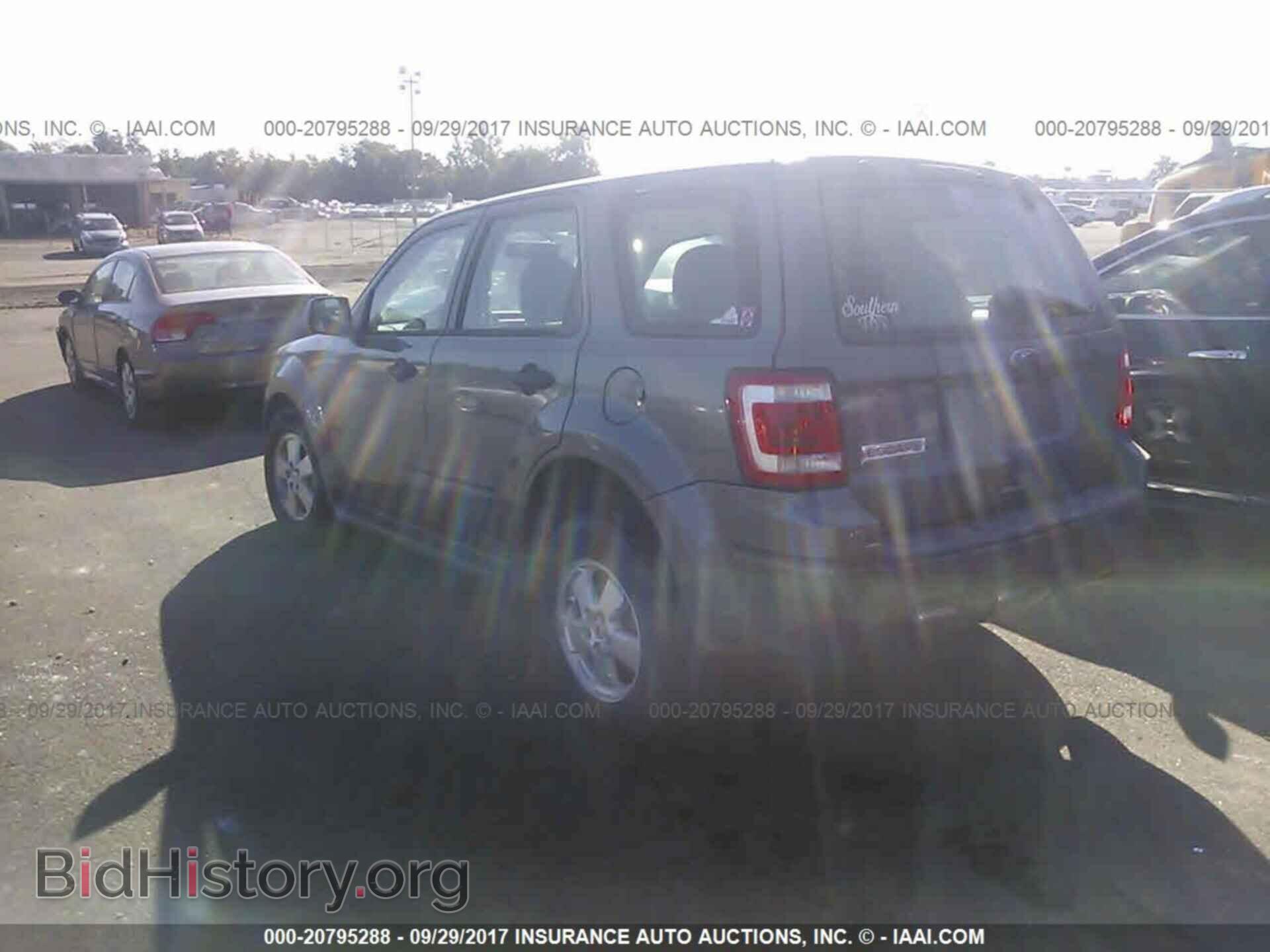 2011 Ford Escape - VIN: 1FMCU0C74BKA04713 - Фото 3