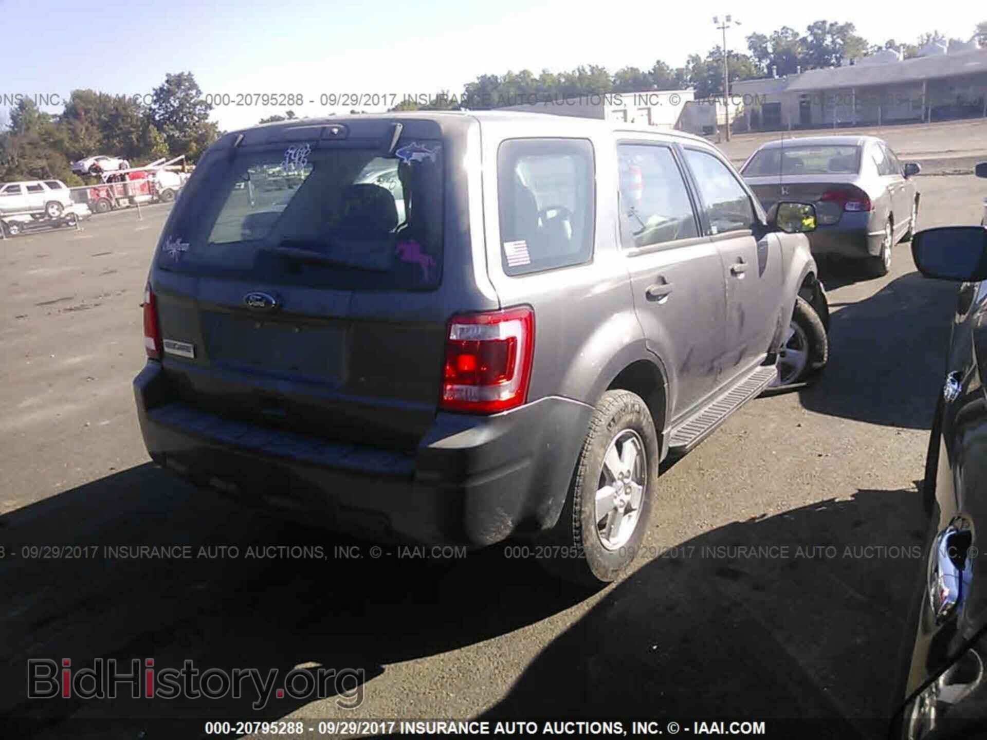 2011 Ford Escape - VIN: 1FMCU0C74BKA04713 - Фото 4