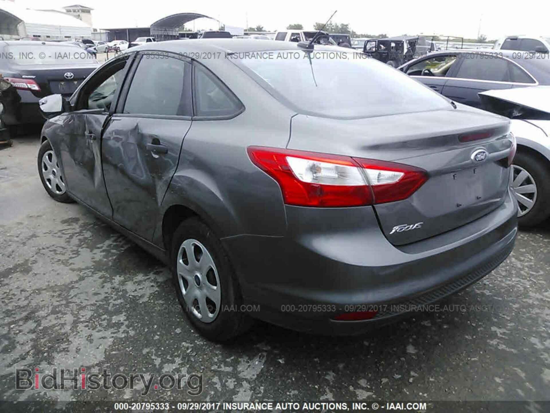 2012 Ford Focus - VIN: 1FAHP3E22CL294553 - Photo 3