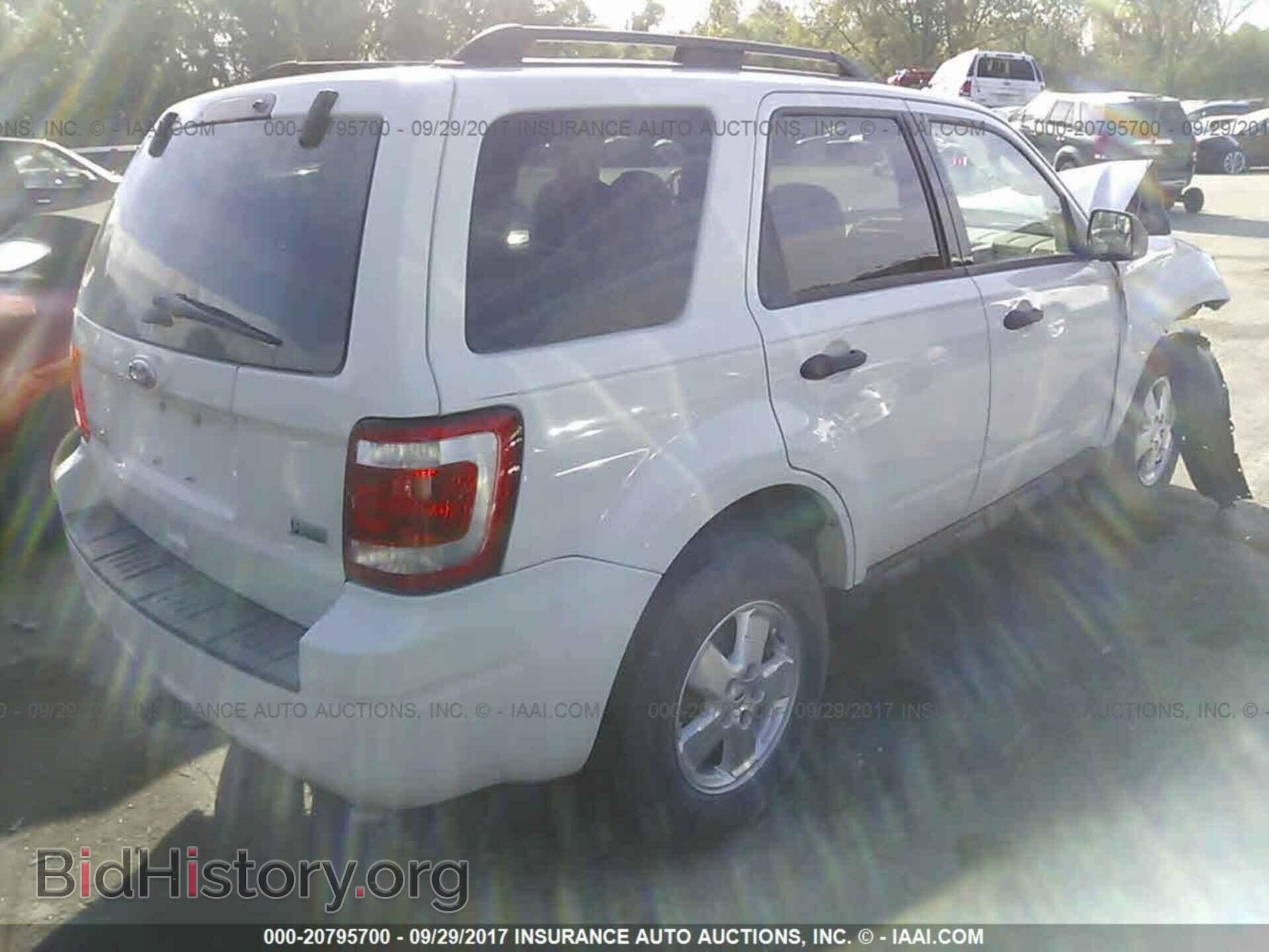 2011 Ford Escape - VIN: 1FMCU0DG5BKB90938 - Фото 4