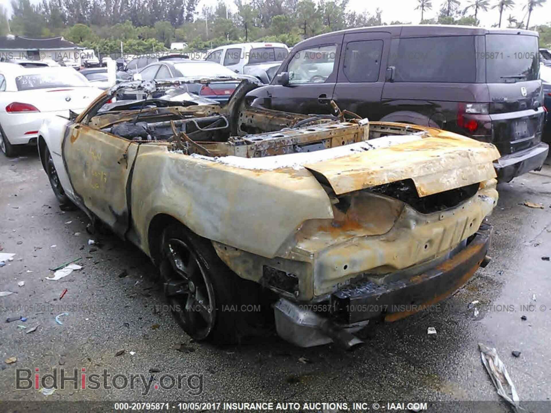2011 Chevrolet Camaro - VIN: 2G1FC3DD7B9168106 - Фото 3