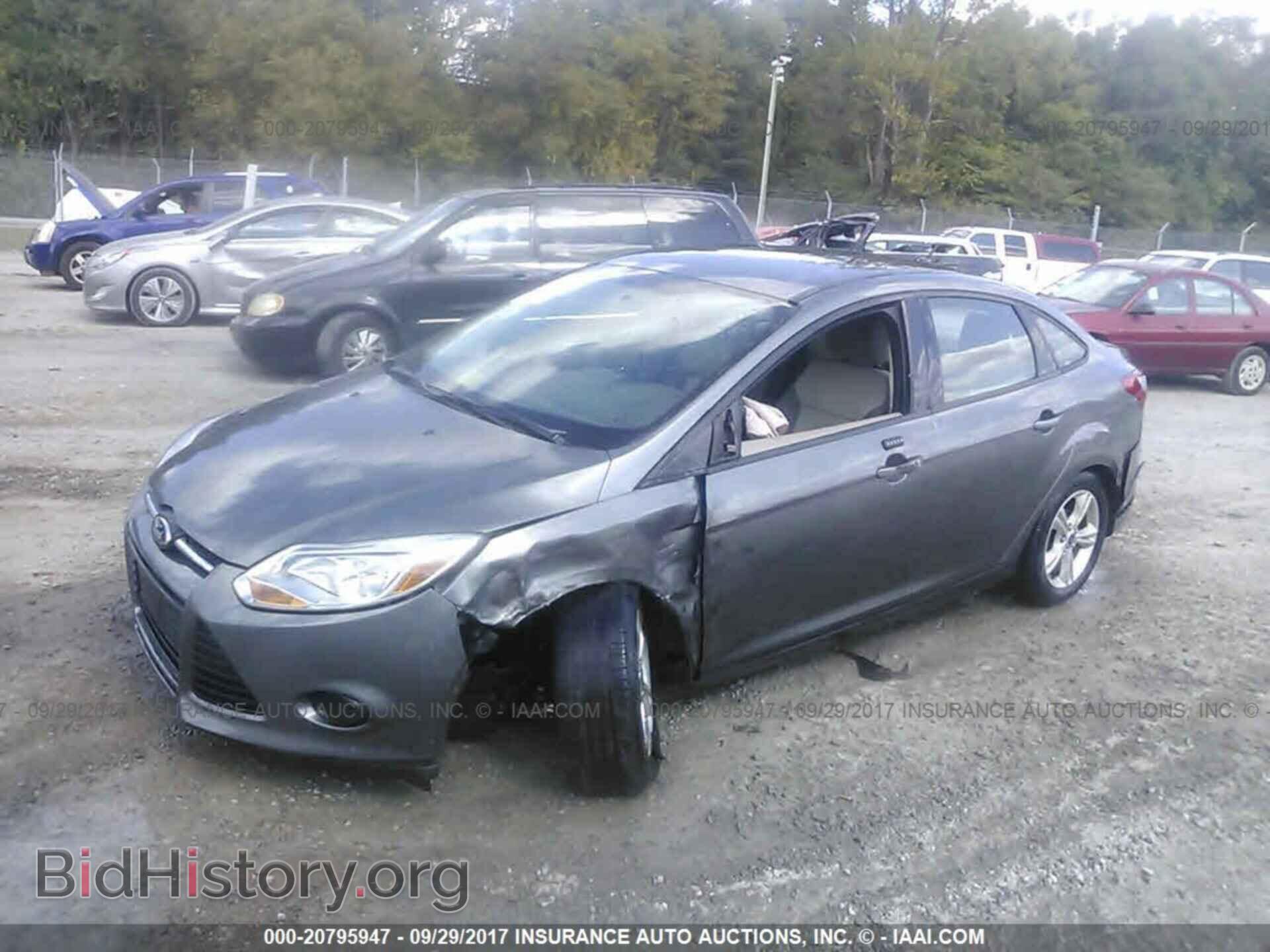 2014 Ford Focus - VIN: 1FADP3F22EL152946 - Фото 2