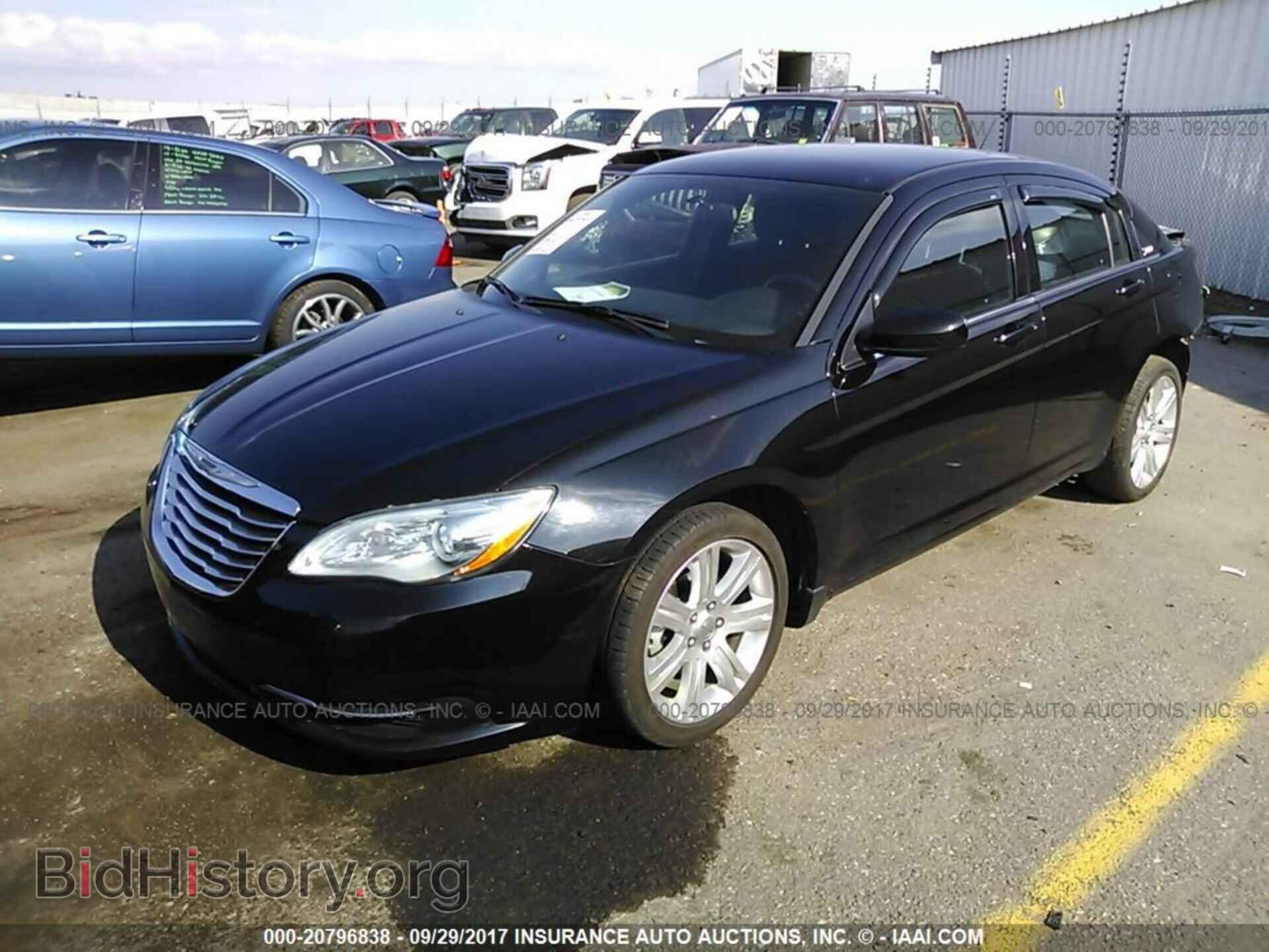 2013 Chrysler 200 - VIN: 1C3CCBAB6DN669502 - Photo 2