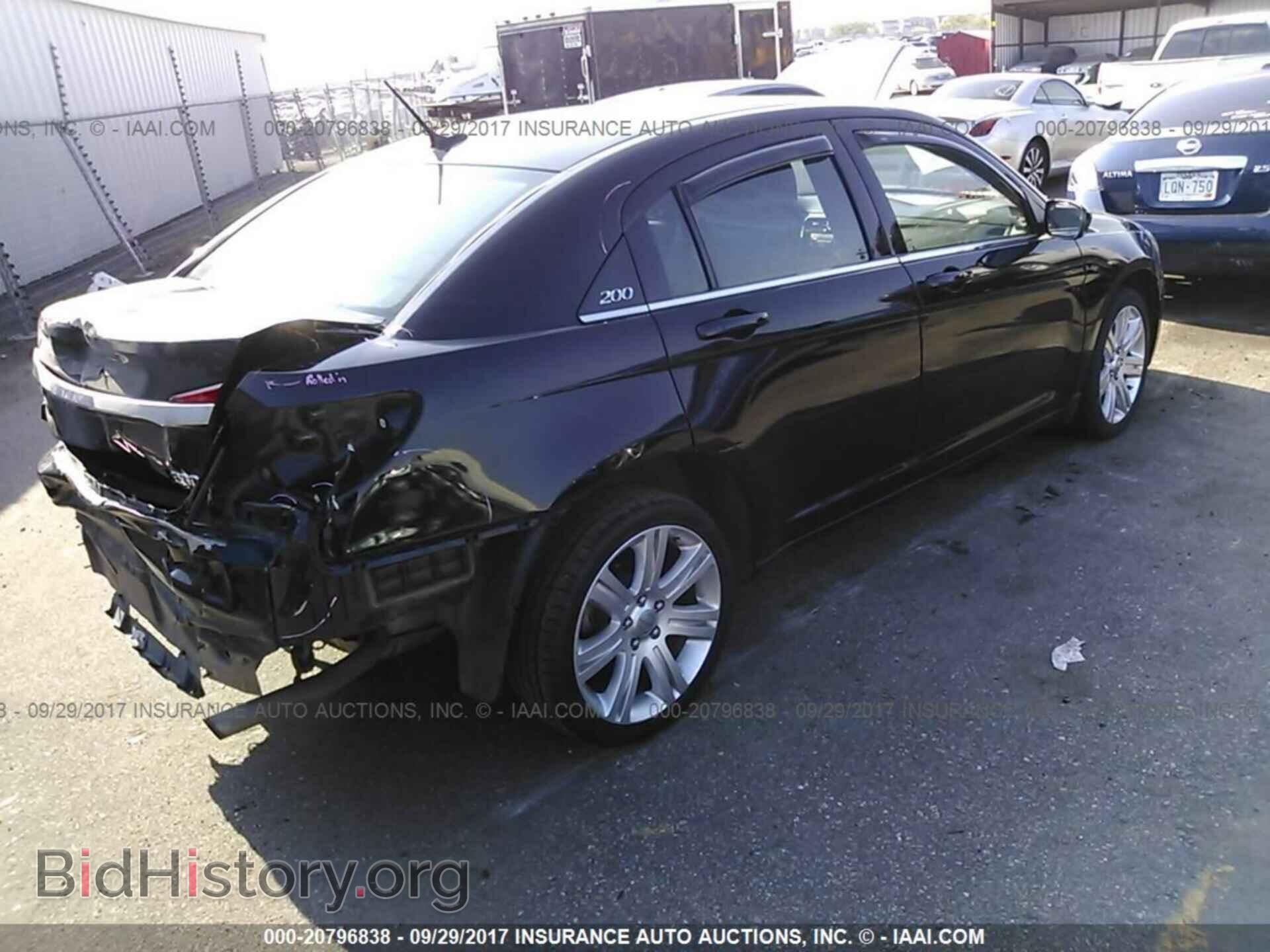 2013 Chrysler 200 - VIN: 1C3CCBAB6DN669502 - Photo 4