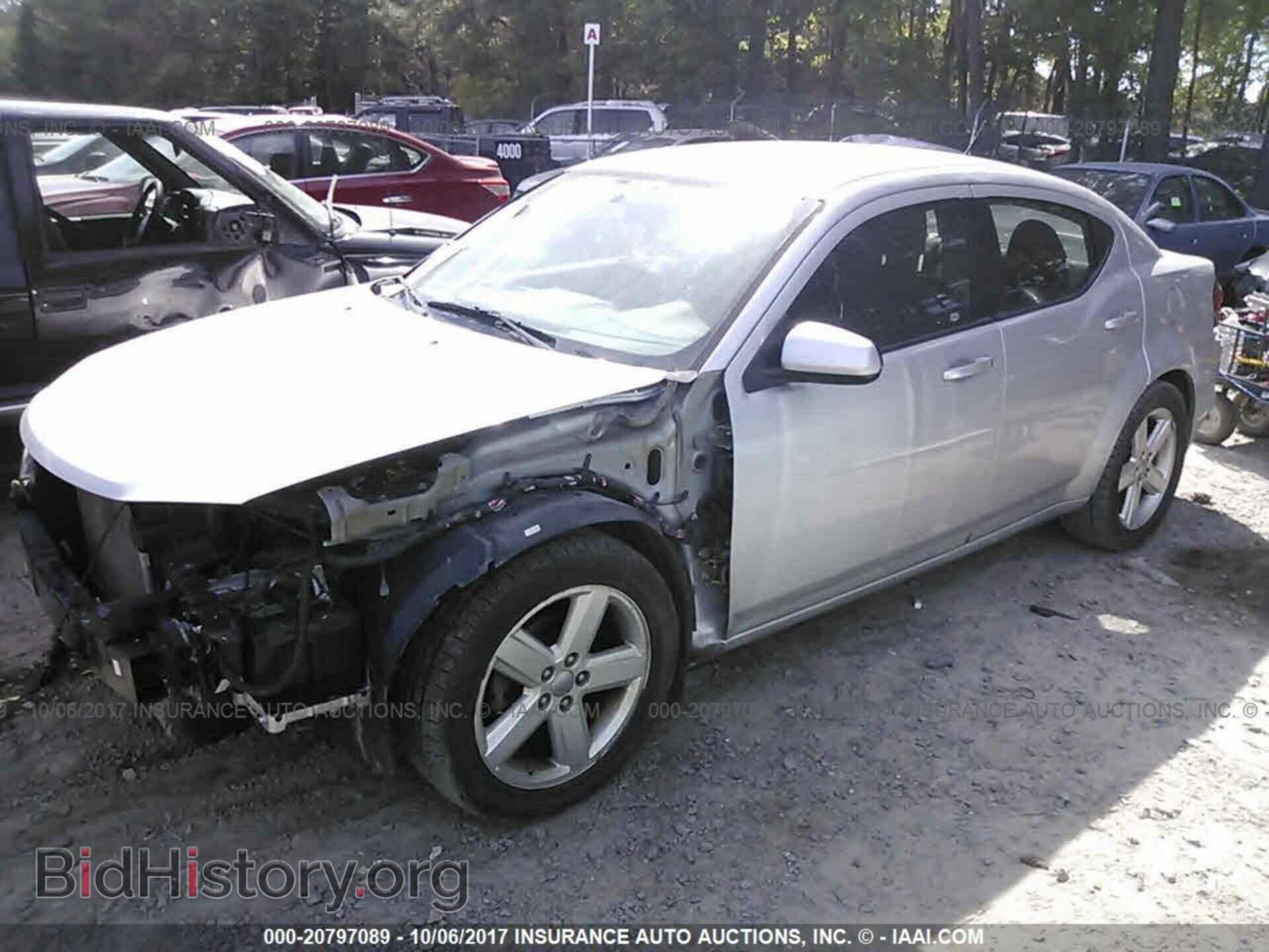 2011 Dodge Avenger - VIN: 1B3BD1FB3BN602197 - Фото 2