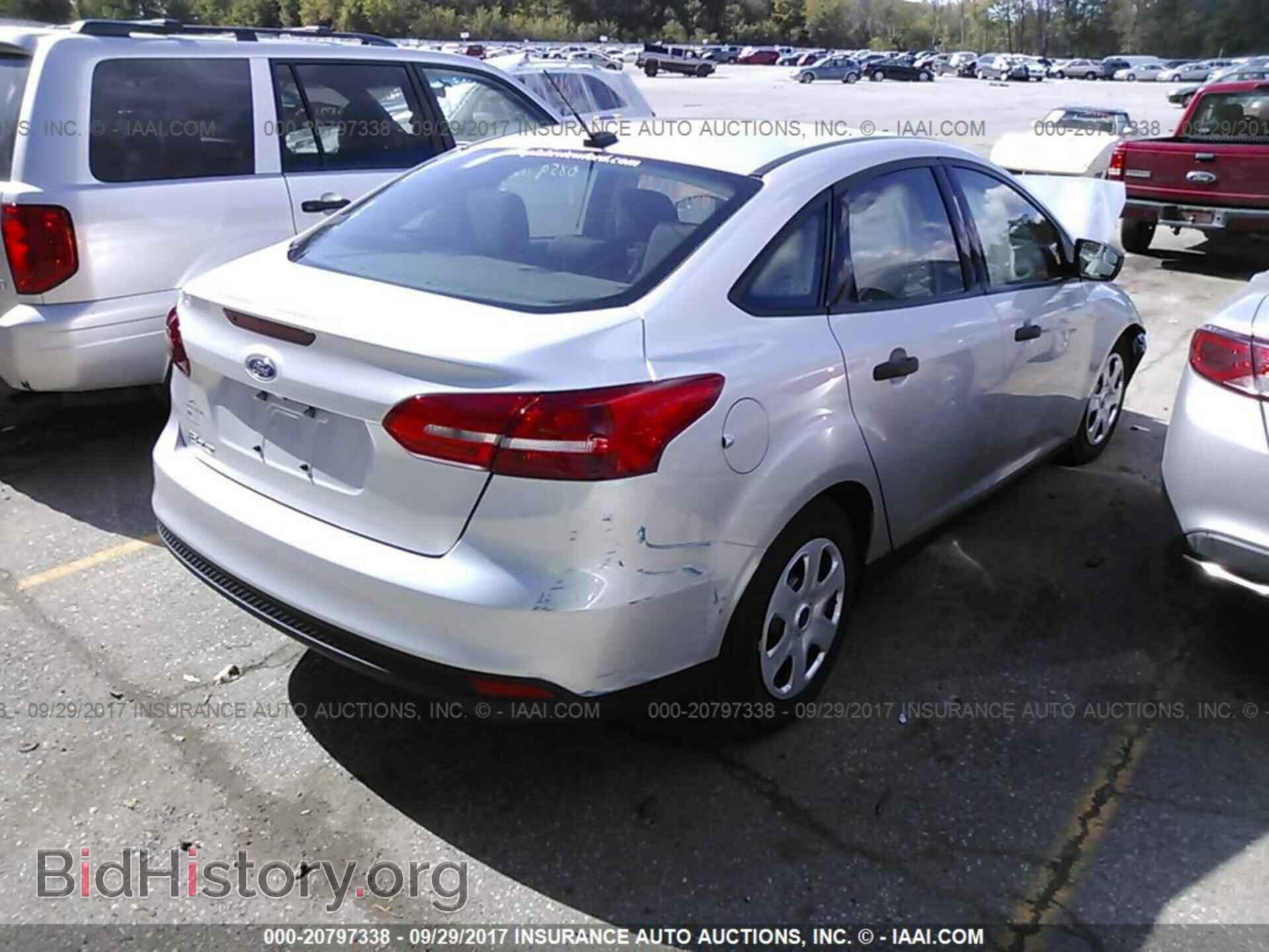 2017 Ford Focus - VIN: 1FADP3E29HL222397 - Photo 4