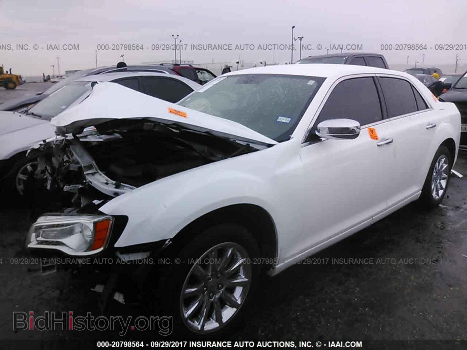 2014 Chrysler 300c - VIN: 2C3CCAEG7EH105058 - Фото 2