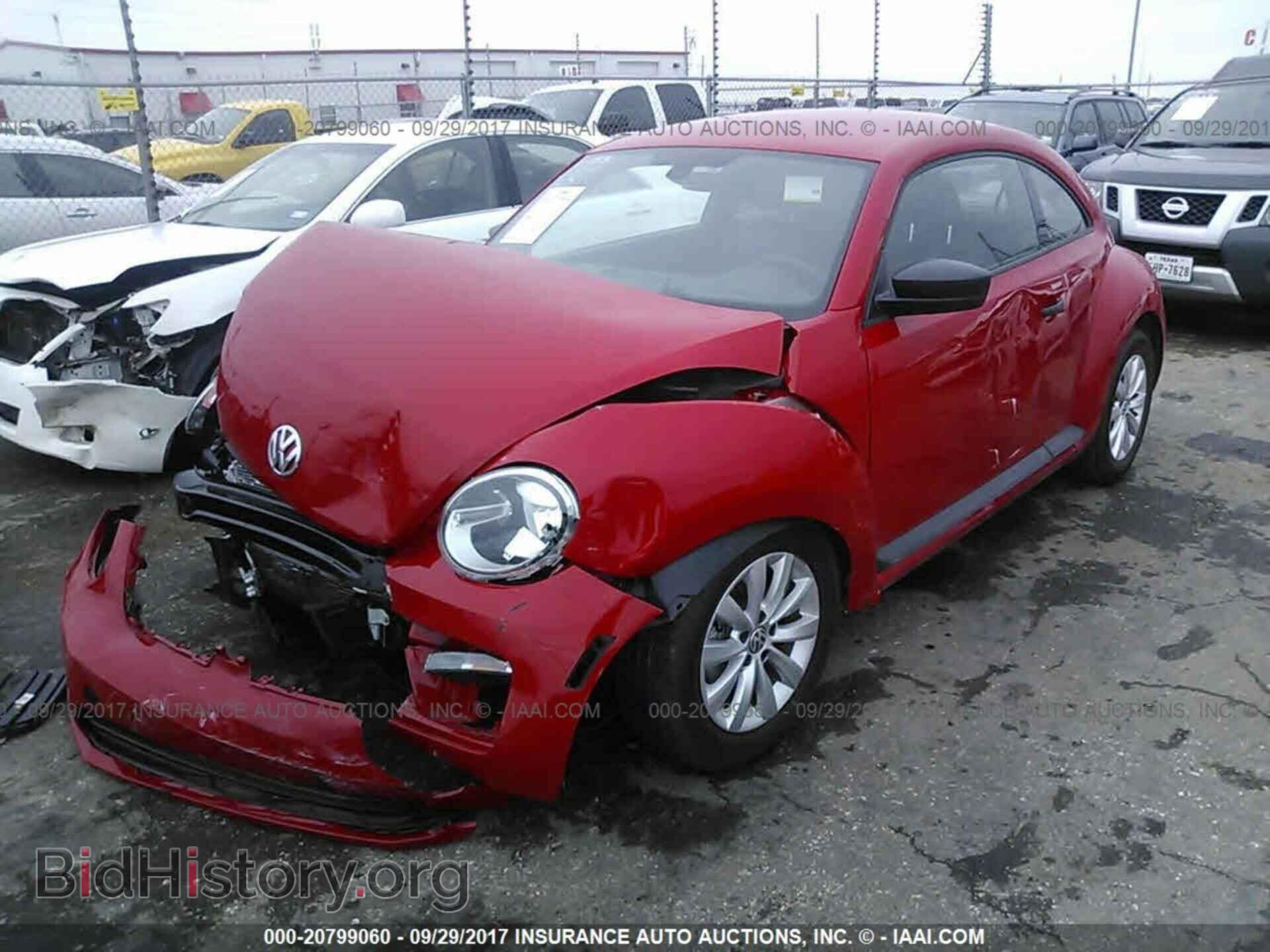 2017 Volkswagen Beetle - VIN: 3VWF17AT8HM613076 - Фото 2