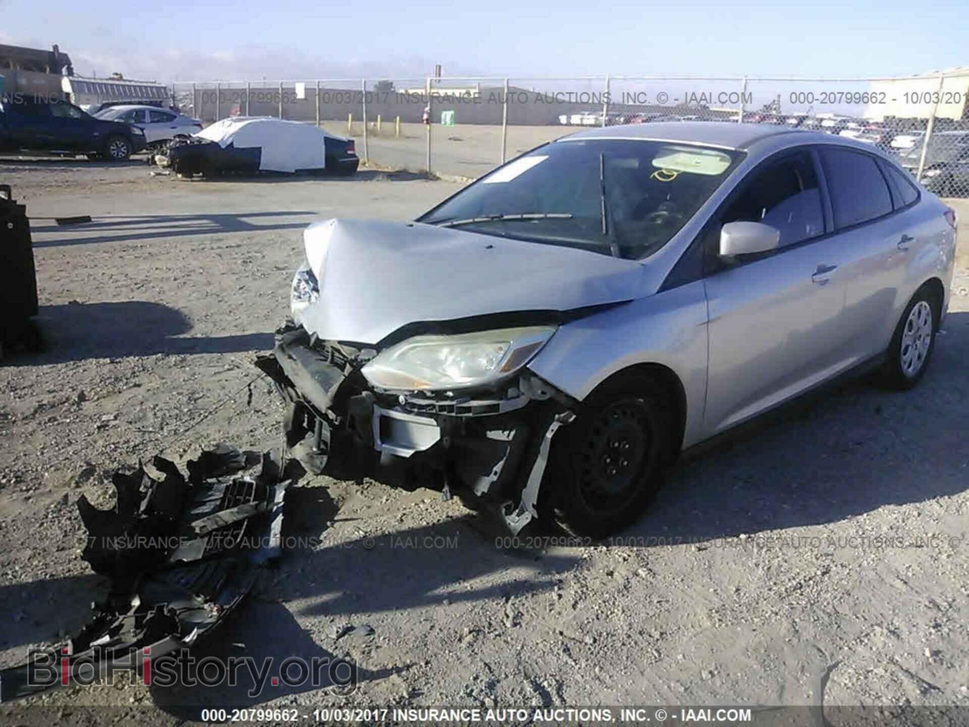 2012 Ford Focus - VIN: 1FAHP3F26CL108656 - Фото 2