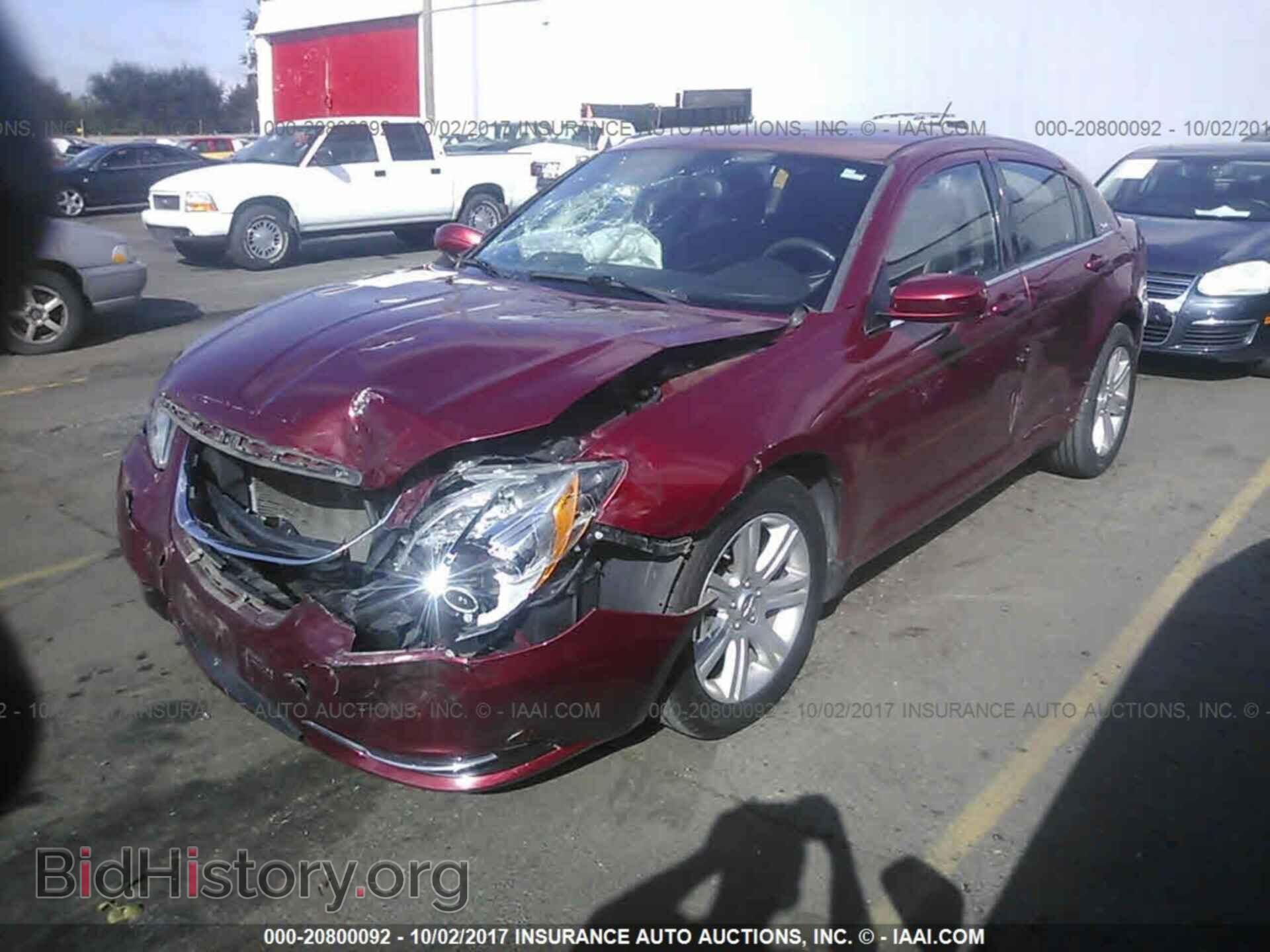 2013 Chrysler 200 - VIN: 1C3CCBBB1DN539111 - Фото 2