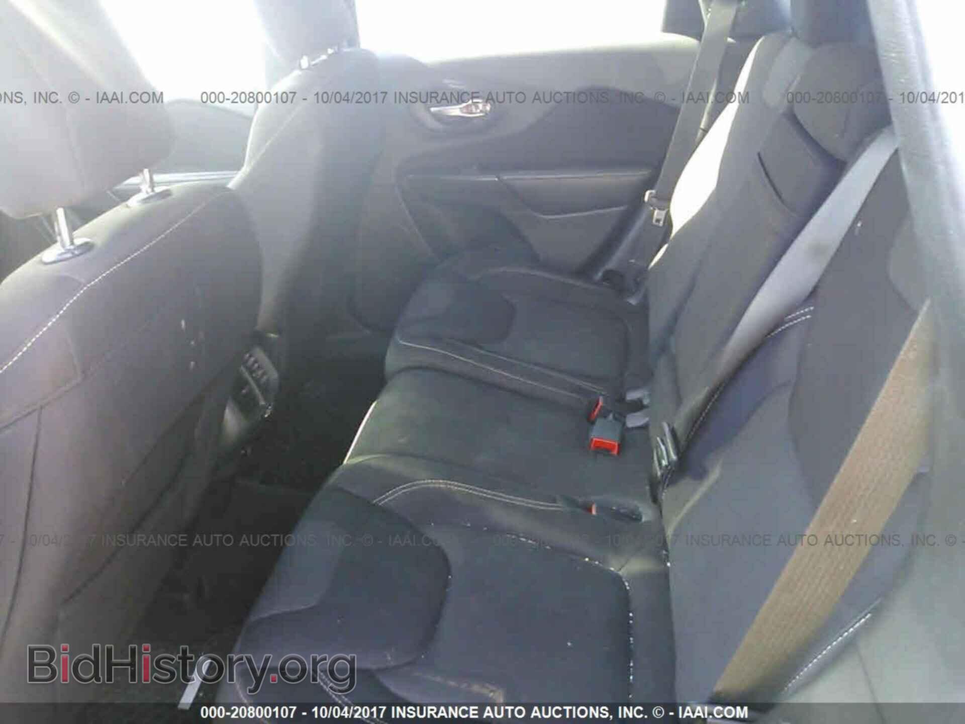 2015 Jeep Cherokee - VIN: 1C4PJLCS3FW695302 - Photo 8