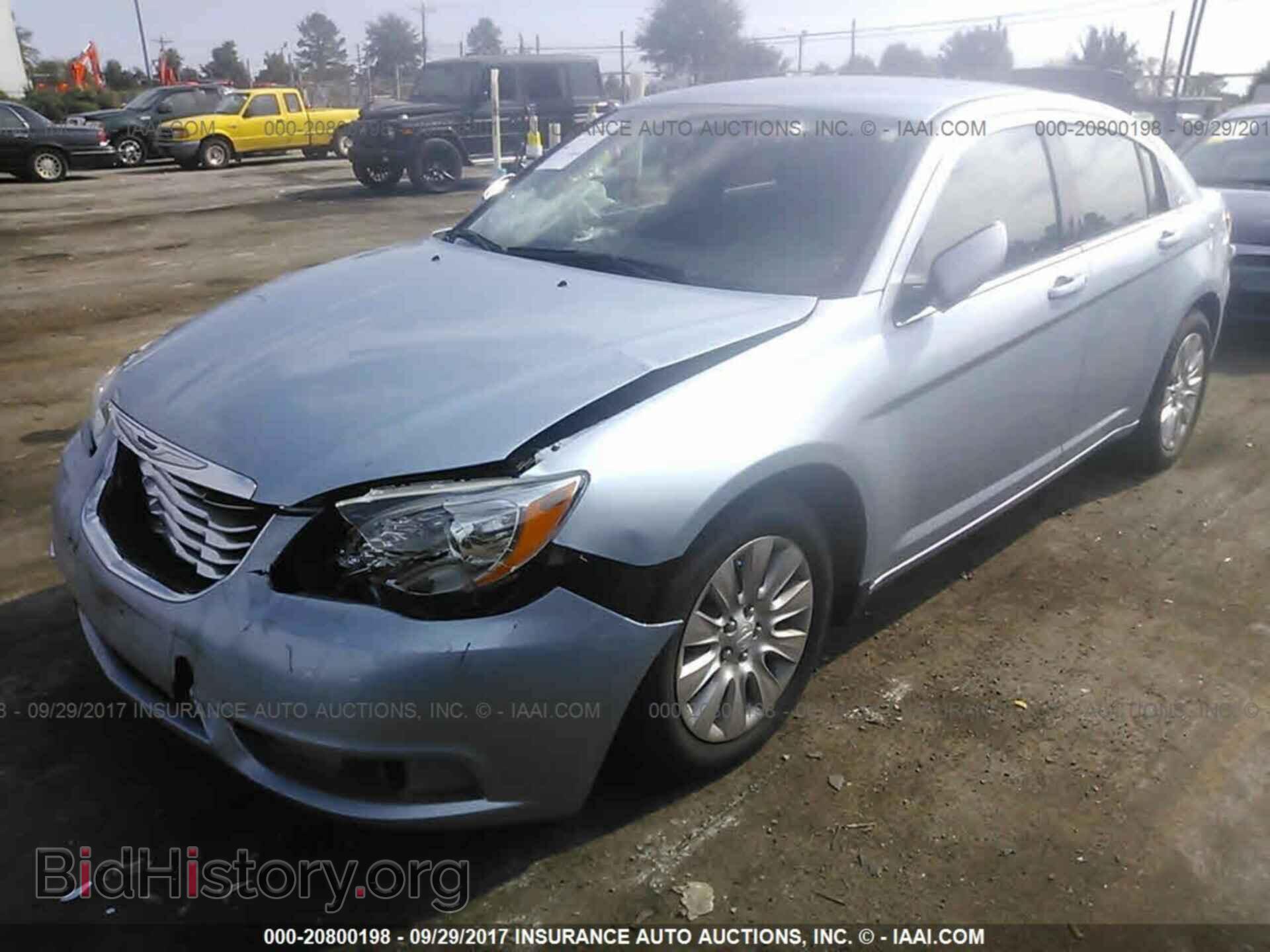 2013 Chrysler 200 - VIN: 1C3CCBAB5DN761880 - Фото 2