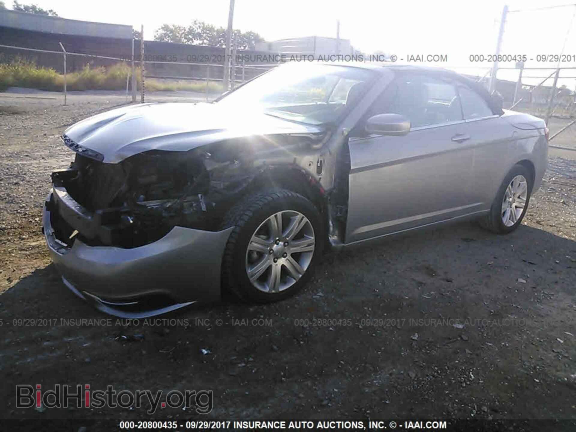 2013 Chrysler 200 - VIN: 1C3BCBEB9DN633342 - Photo 2