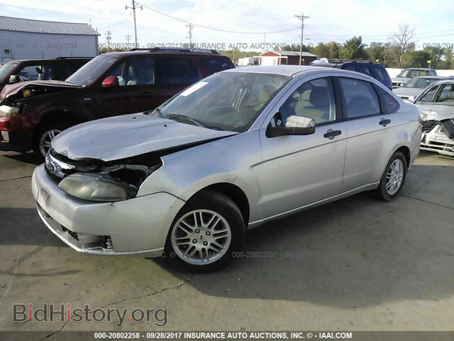 2011 Ford Focus - VIN: 1FAHP3FN5BW117453 - Фото 2