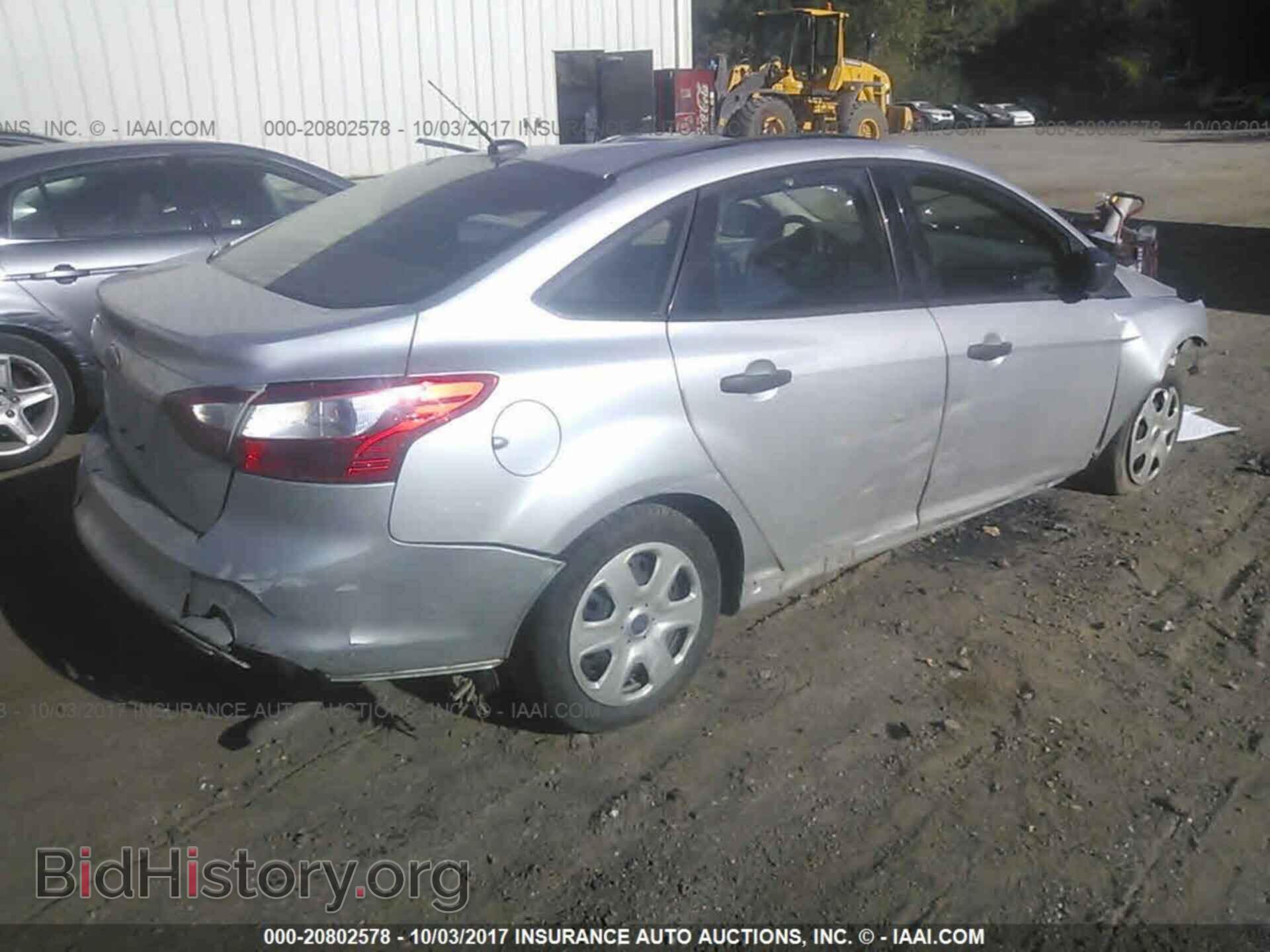 2012 Ford Focus - VIN: 1FAHP3E20CL326965 - Photo 4
