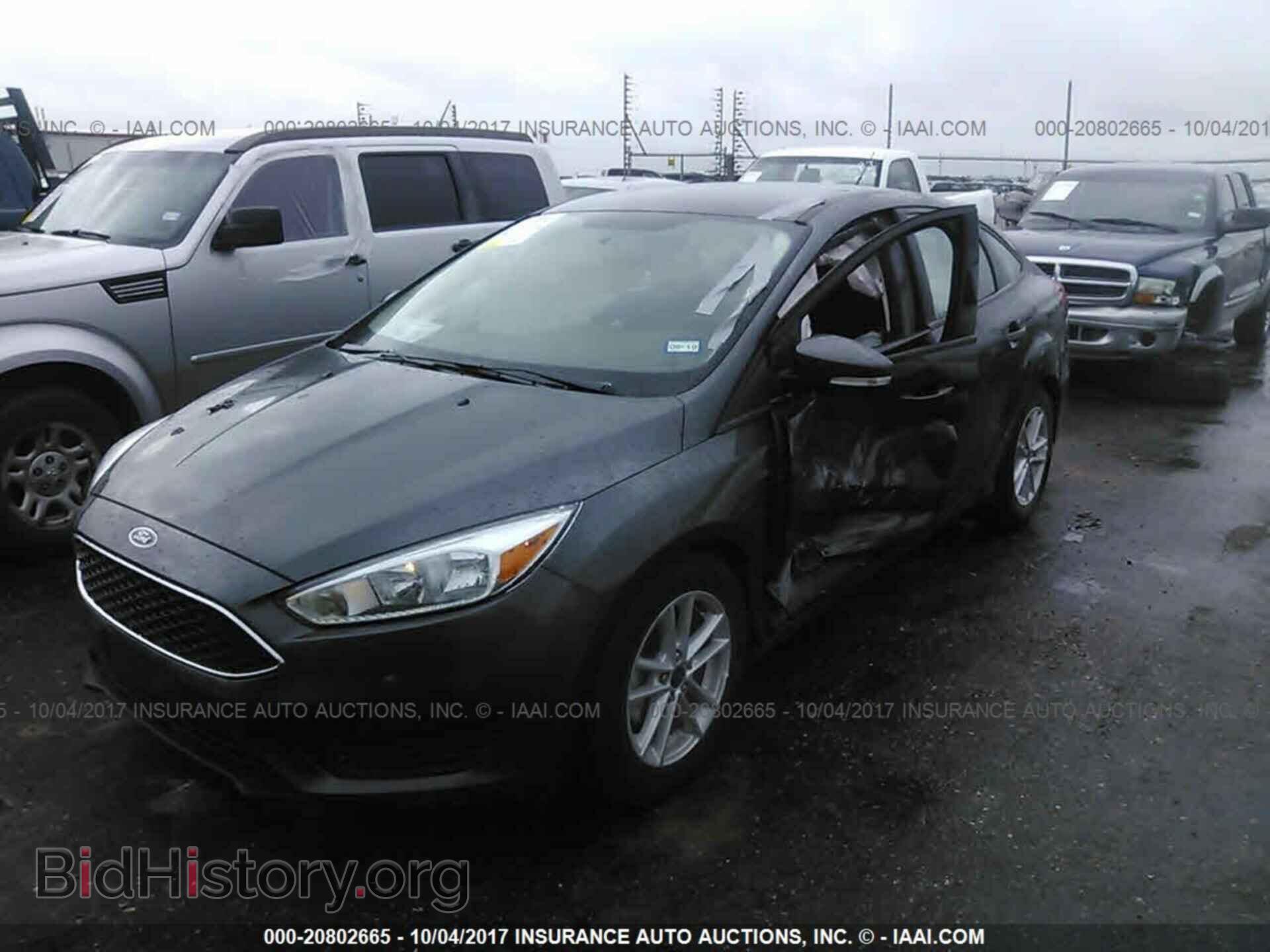 2017 Ford Focus - VIN: 1FADP3F2XHL284082 - Photo 2