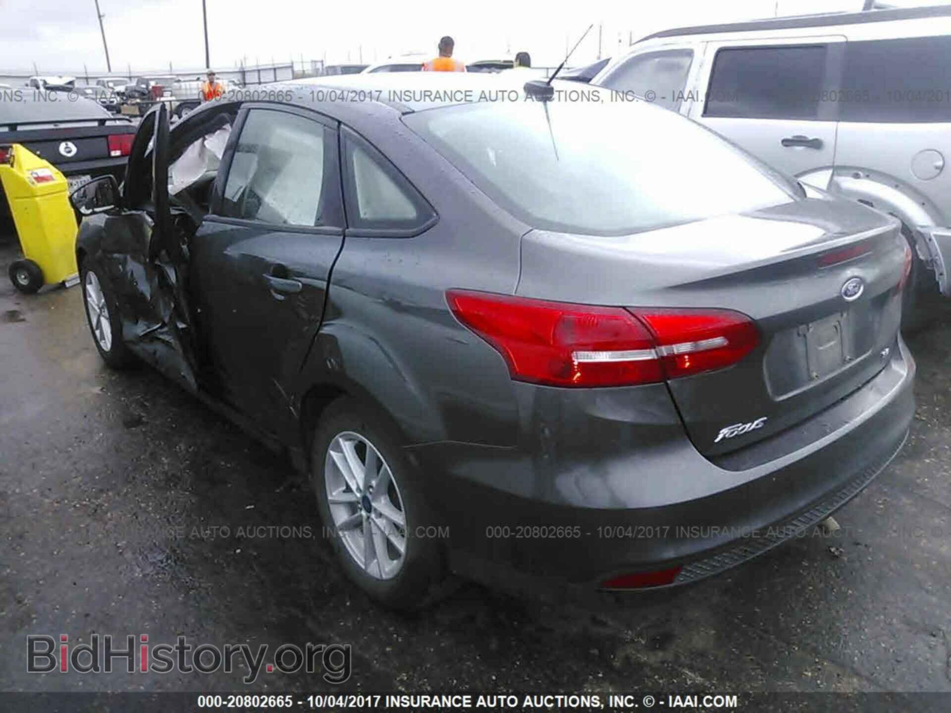 2017 Ford Focus - VIN: 1FADP3F2XHL284082 - Photo 3