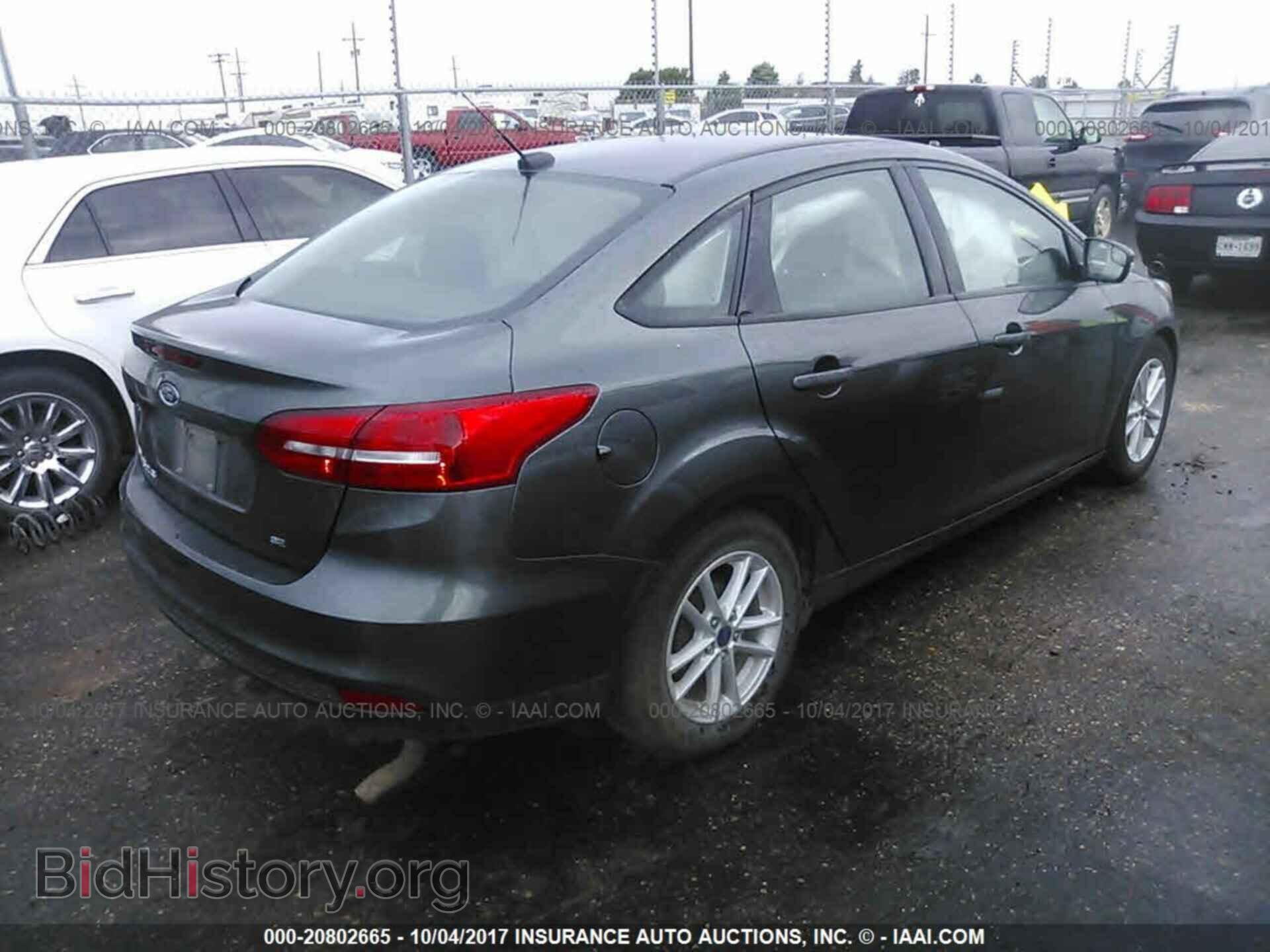 2017 Ford Focus - VIN: 1FADP3F2XHL284082 - Photo 4