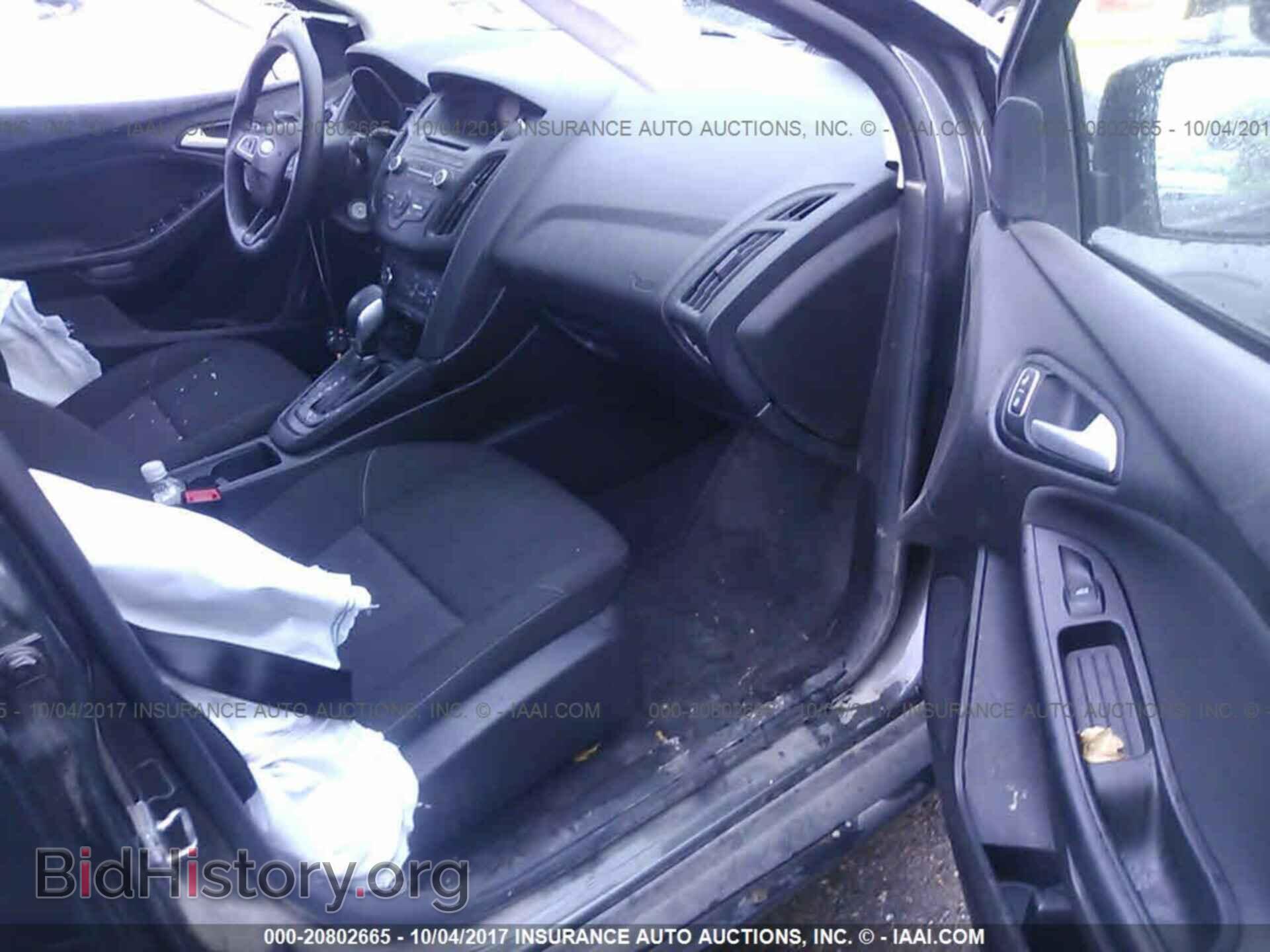 2017 Ford Focus - VIN: 1FADP3F2XHL284082 - Photo 5