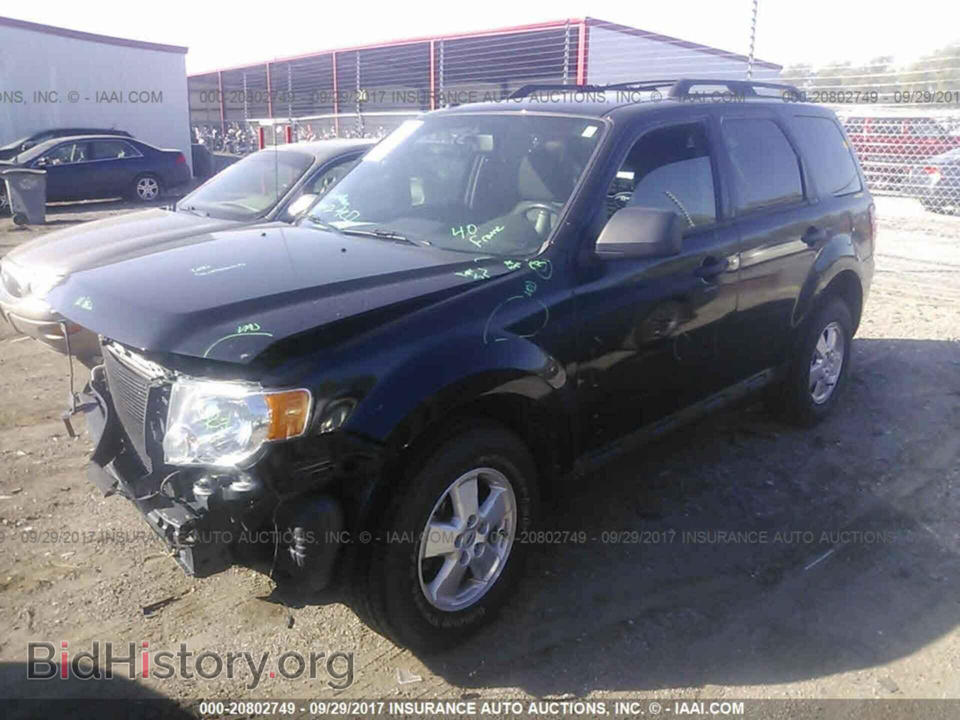 2011 Ford Escape - VIN: 1FMCU9D72BKA27412 - Фото 2