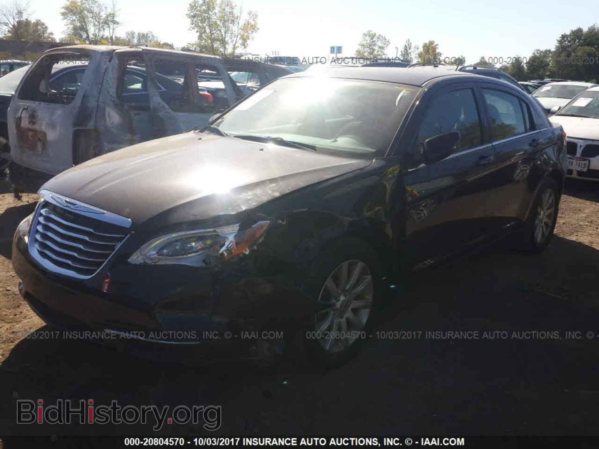 2013 Chrysler 200 - VIN: 1C3CCBBB1DN570990 - Фото 2