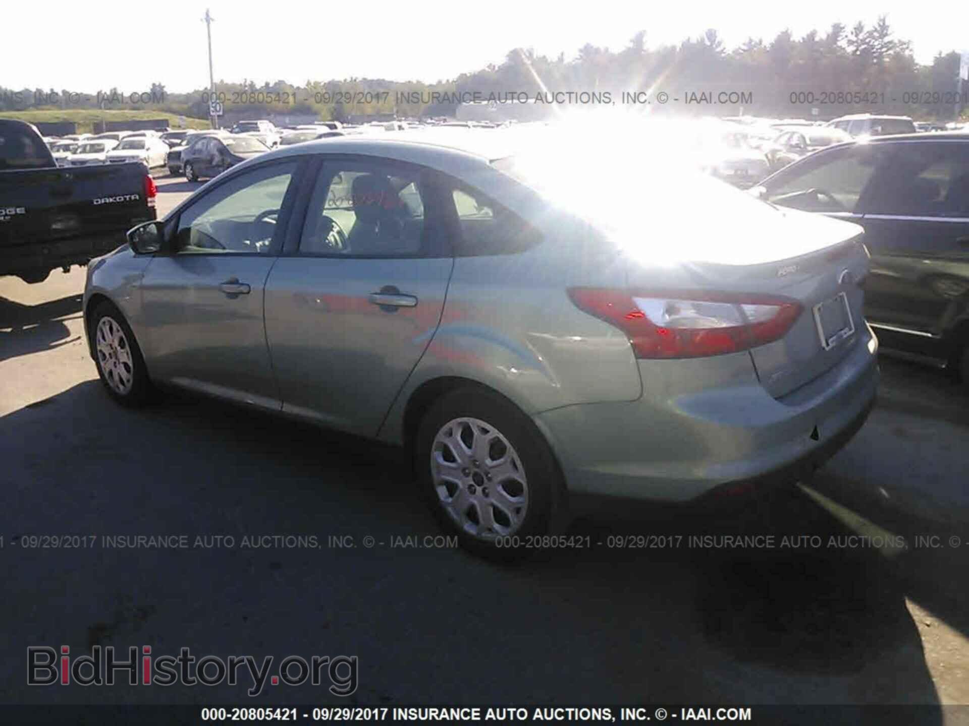 2012 Ford Focus - VIN: 1FAHP3F24CL341094 - Photo 3