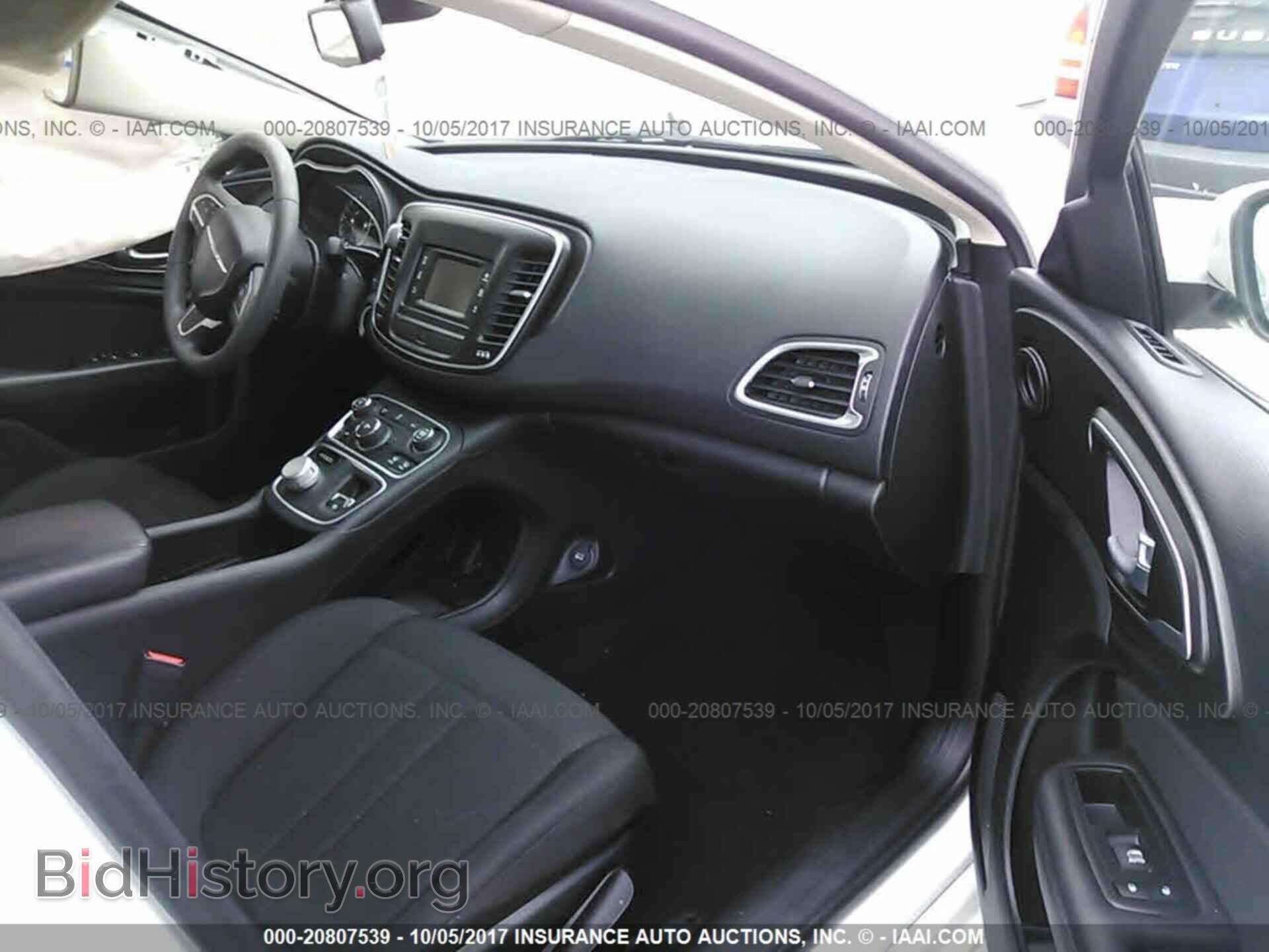 2015 Chrysler 200 - VIN: 1C3CCCABXFN656258 - Photo 5