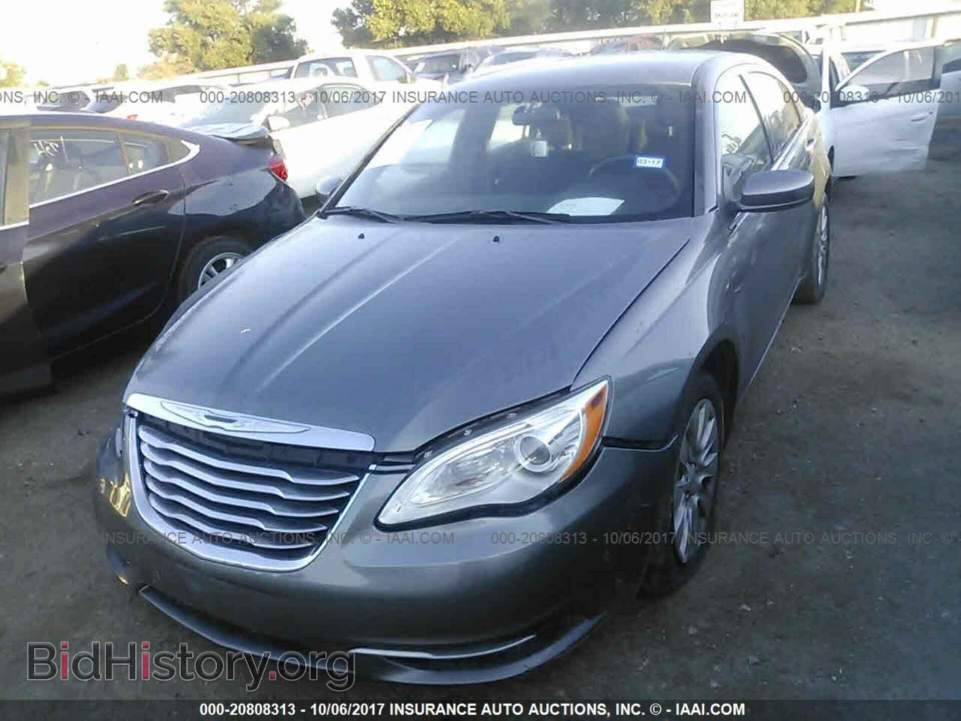 2012 Chrysler 200 - VIN: 1C3CCBAB1CN319922 - Photo 2