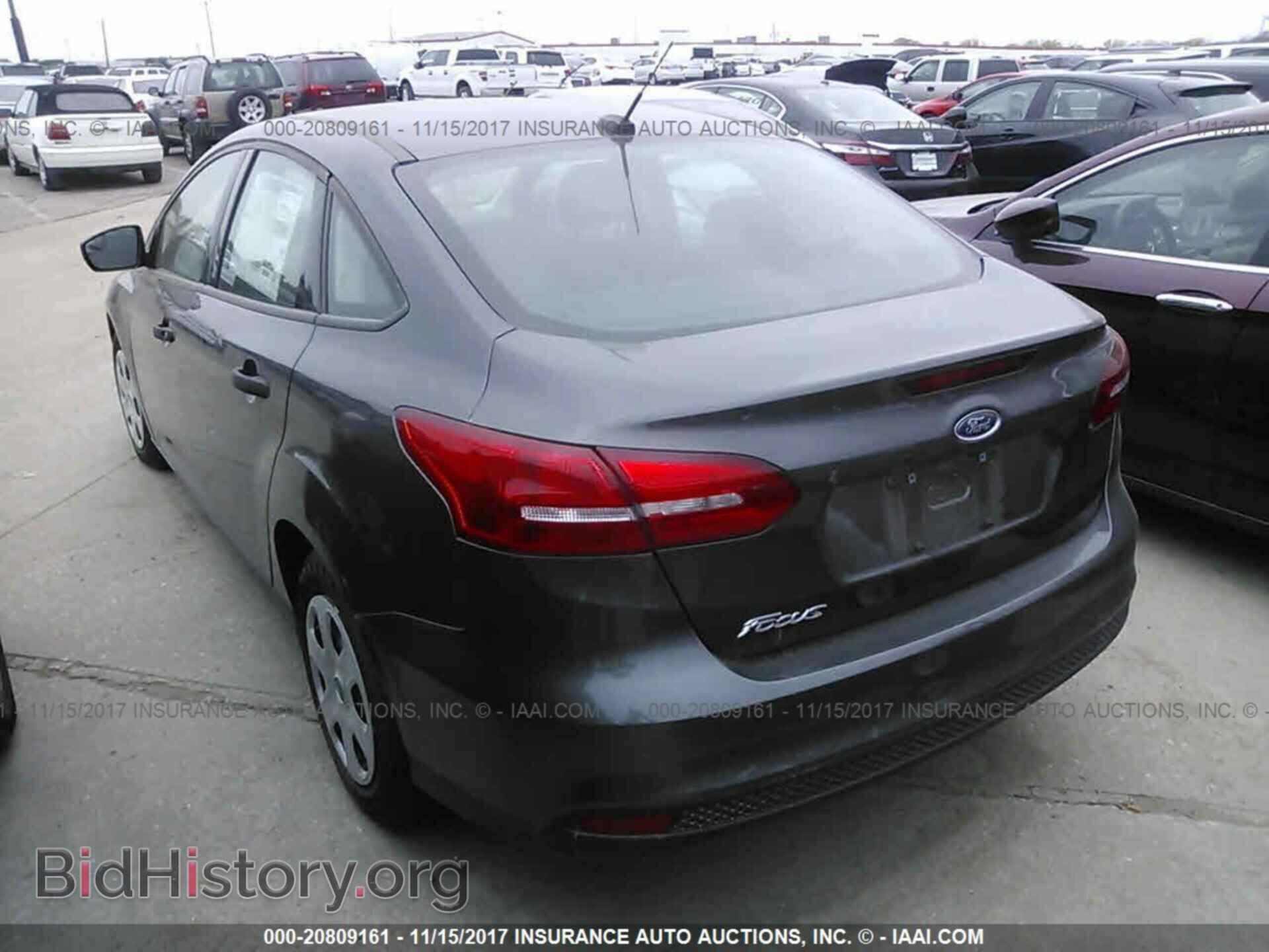 2017 Ford Focus - VIN: 1FADP3E28HL235464 - Фото 3