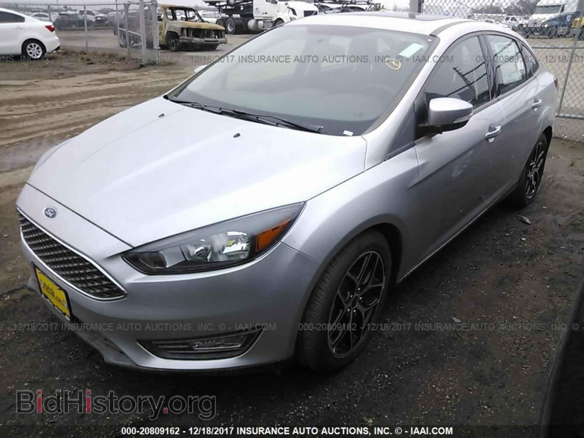 2017 Ford Focus - VIN: 1FADP3H20HL307625 - Фото 2