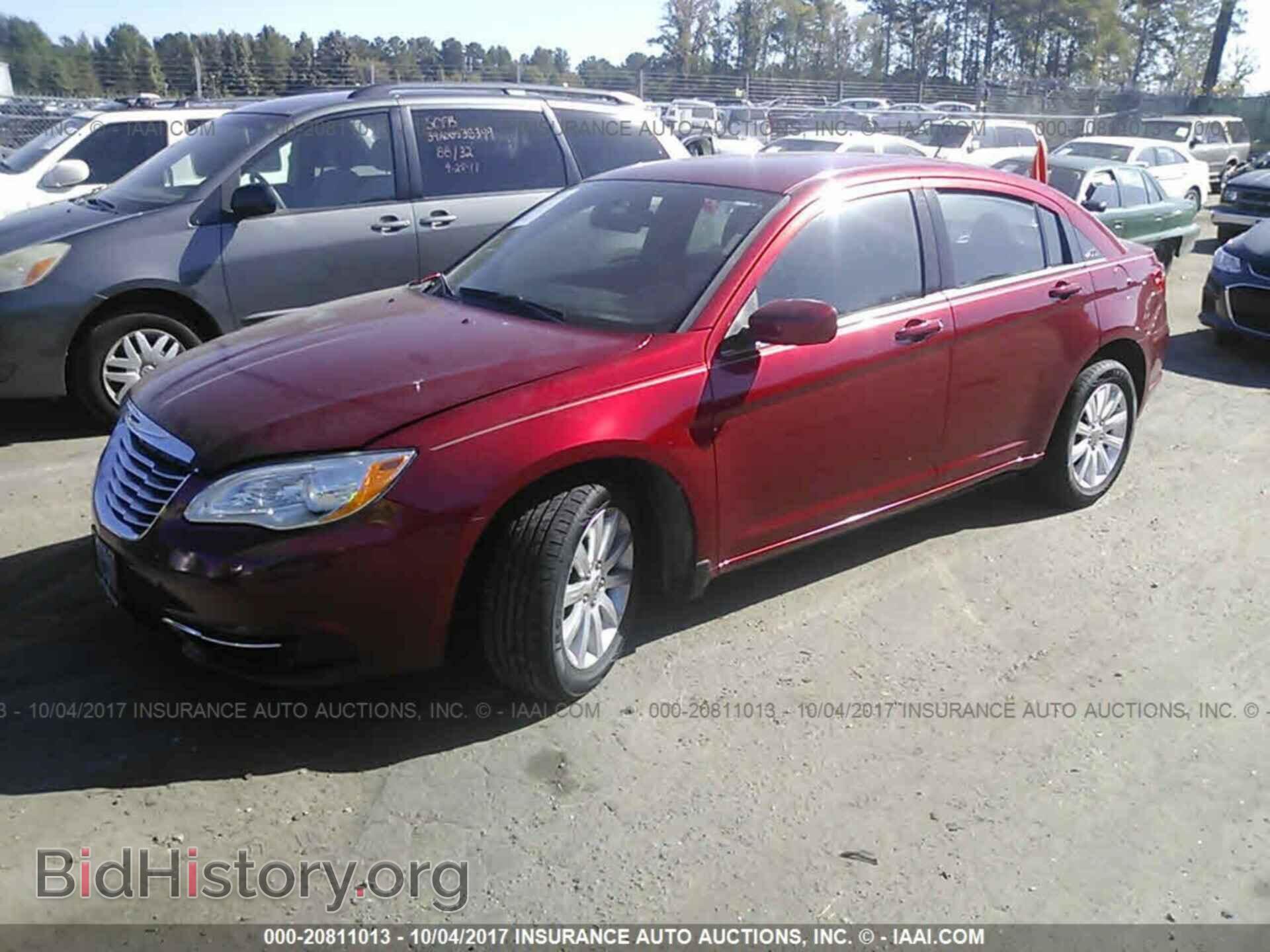 2013 Chrysler 200 - VIN: 1C3CCBBB9DN596169 - Фото 2