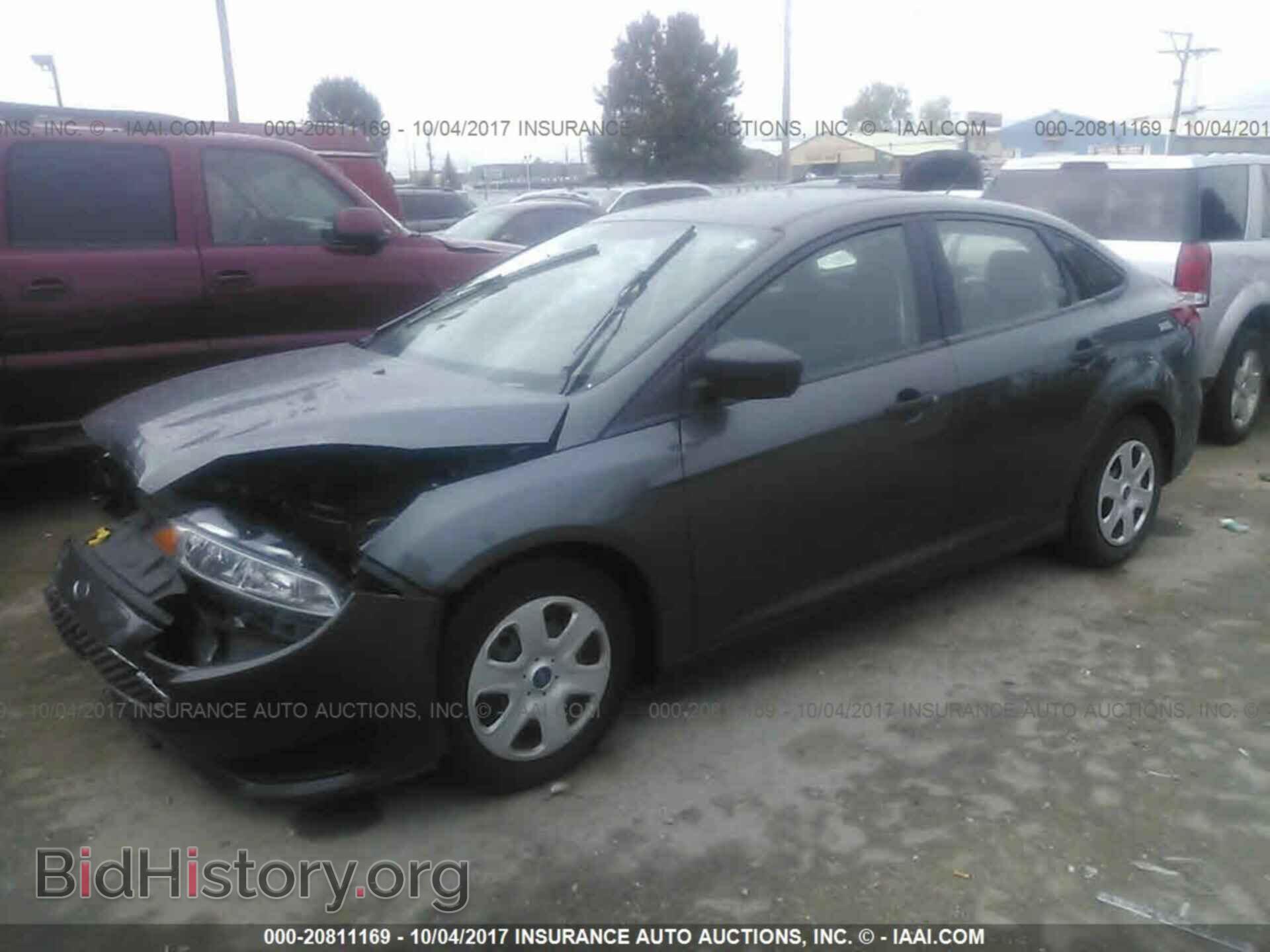 2017 Ford Focus - VIN: 1FADP3E29HL228538 - Photo 2