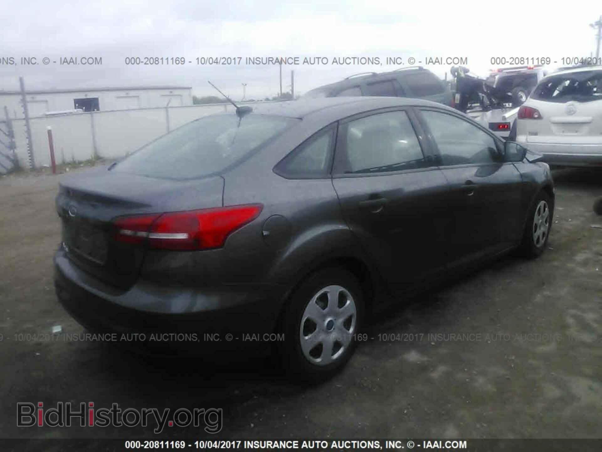 2017 Ford Focus - VIN: 1FADP3E29HL228538 - Photo 4