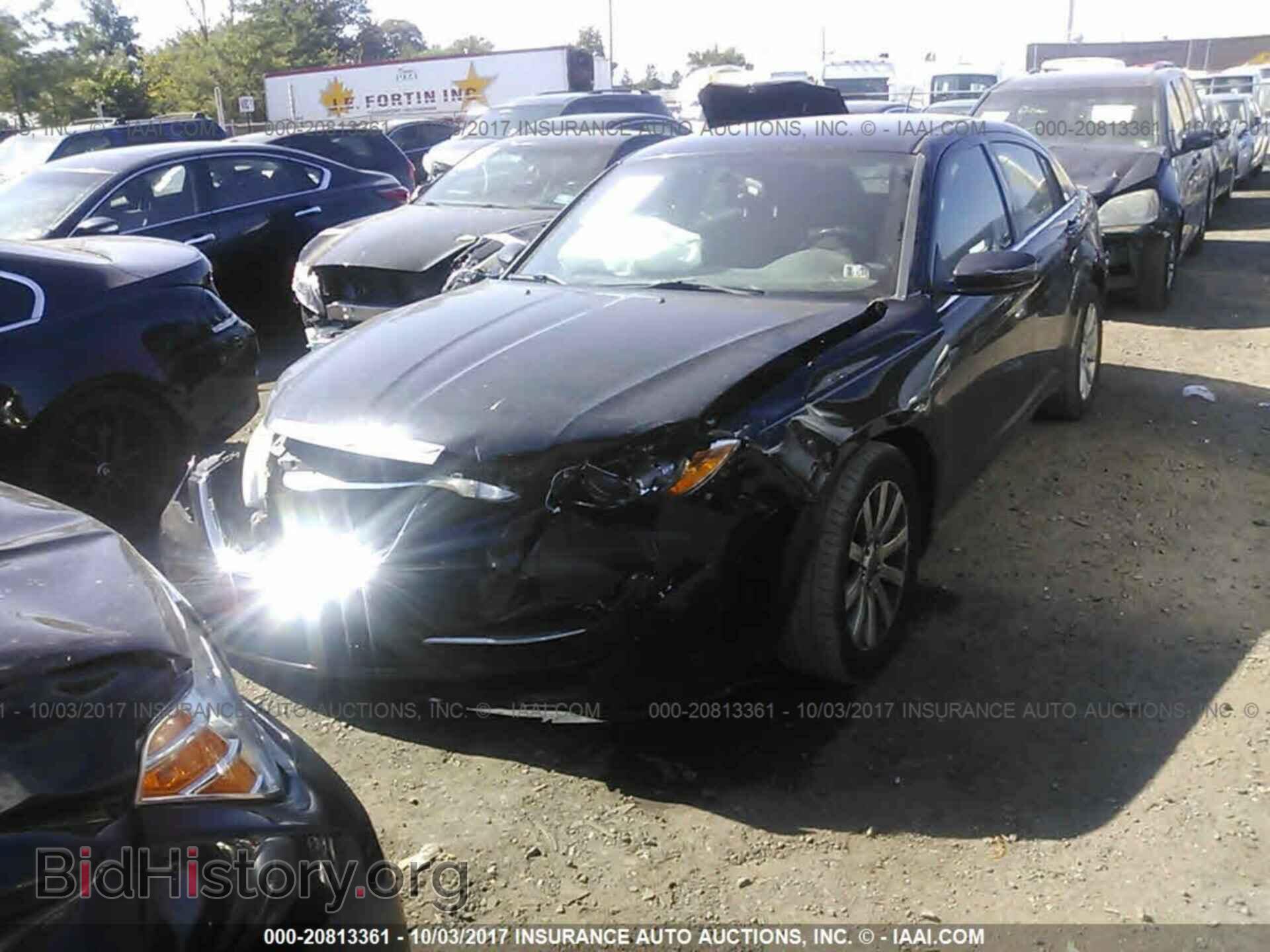 2013 Chrysler 200 - VIN: 1C3CCBBG0DN528208 - Фото 2